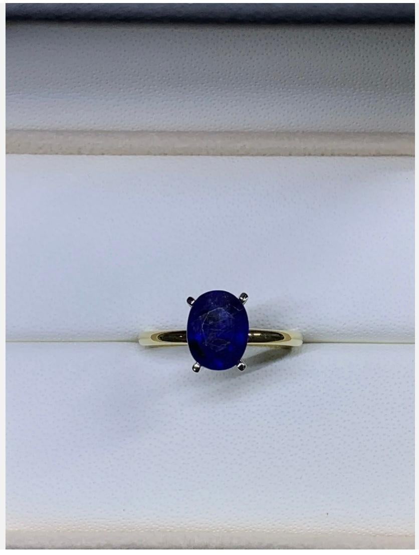 3.08ct Sapphire Solitaire Engagement Ring In 18ct Yellow Gold Lab Grown
This stunning sapphire ring is a perfect choice for an engagement. The oval-shaped lab-created blue sapphire stone is set in 18ct yellow gold and has a total carat weight of