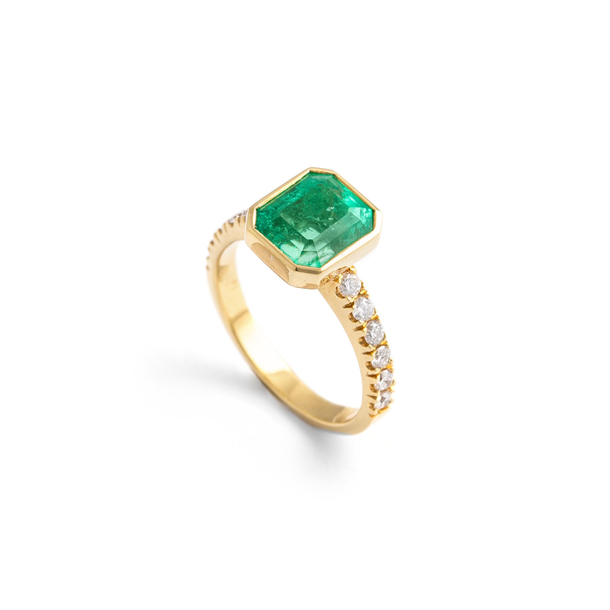 Colombian Muzo Emerald Ring yellow gold 18k, 3.09 carat, minor, certified.
Gross weight: 4.65 grams.
Size : 52.