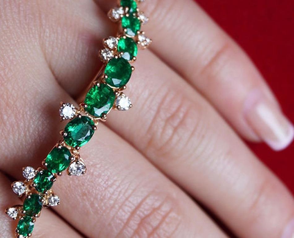 Women's 3.09 Carat Double Finger Emerald Ring For Sale