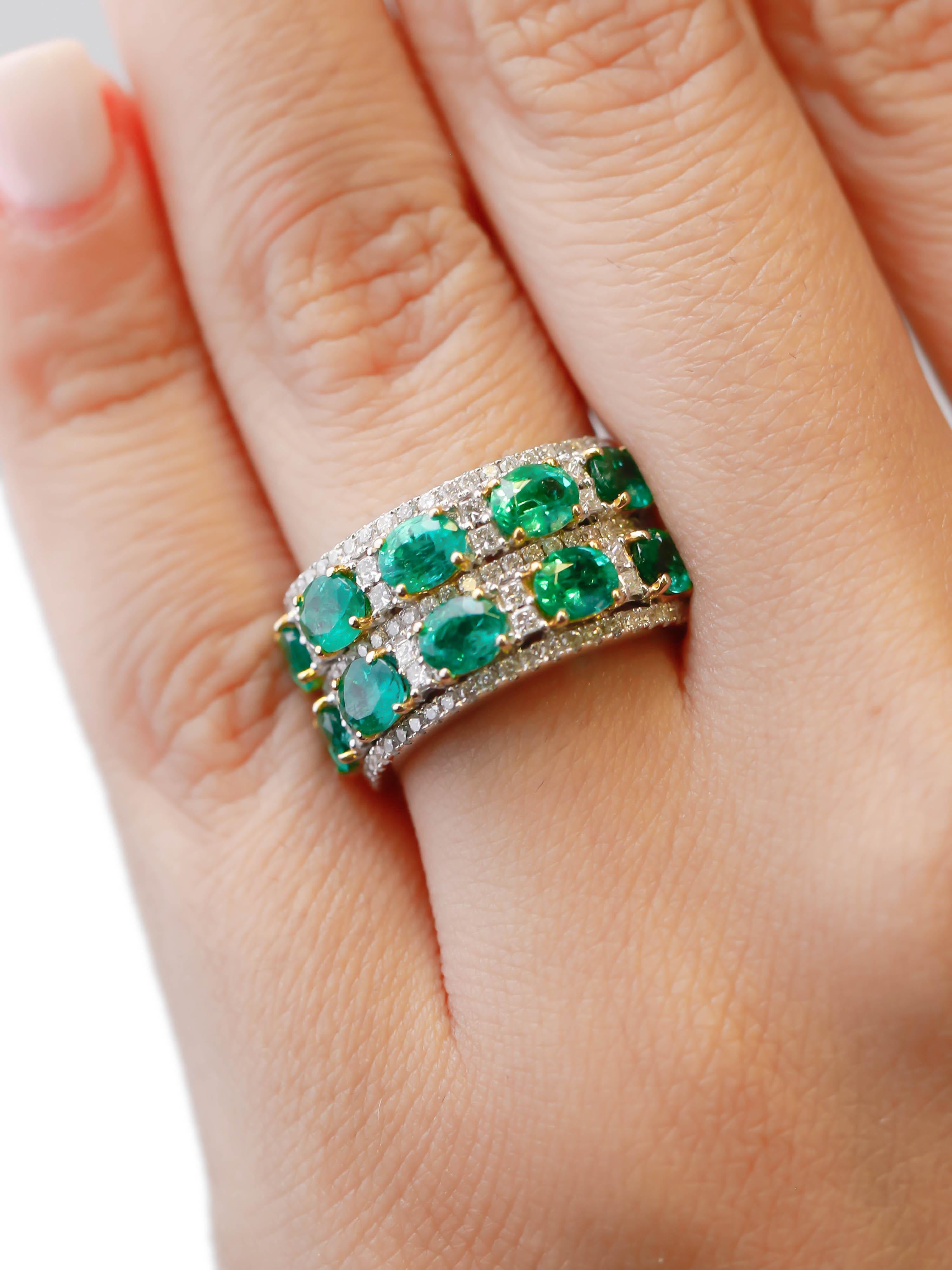 3.09 Carat Oval Cut Emerald and Round Diamond Band Ring in 18k Two-Tone Gold For Sale 2