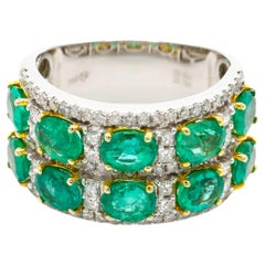 Bague à anneau en or bicolore 18 carats avec émeraude taille ovale et diamants ronds de 3,09 carats