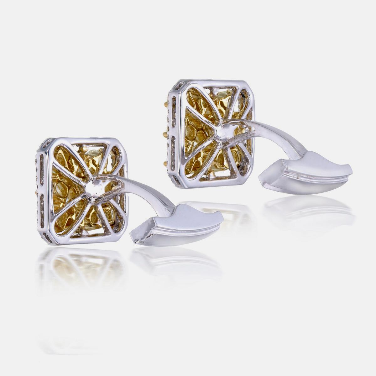 Taille mixte Bouton de manchette en or blanc 18 carats, diamant taille fantaisie de 3,09 carats en vente