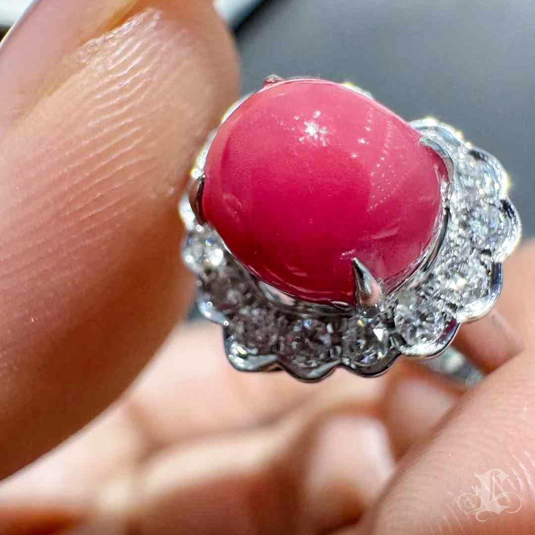 18k White Gold 0.36ct Diamond 3.09 ct Aurora Heart Conch Pearl Delight Ring In New Condition In New York, NY