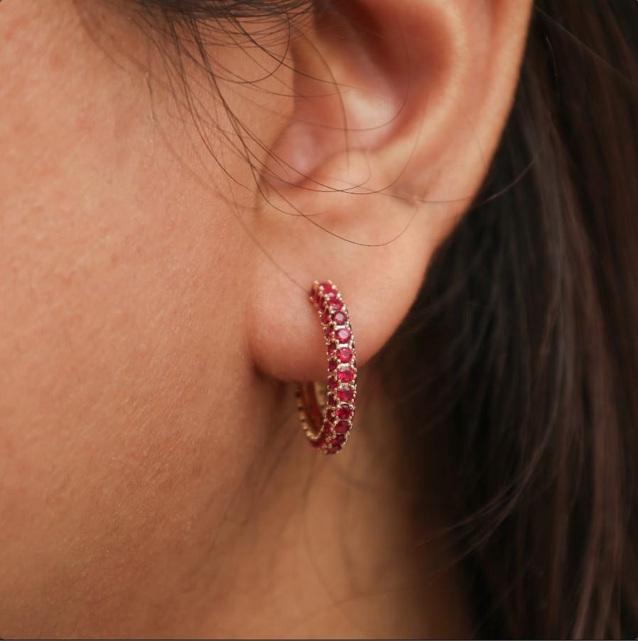 Women's 3.09 CTS Natural ruby earrings in 14k gold For Sale