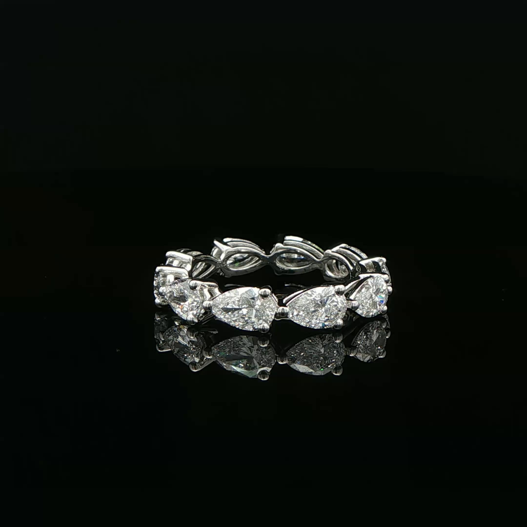 3,09 CTW GIA-zertifizierte Birne Form Diamant Eternity Band in Platin im Zustand „Neu“ im Angebot in San Francisco, CA