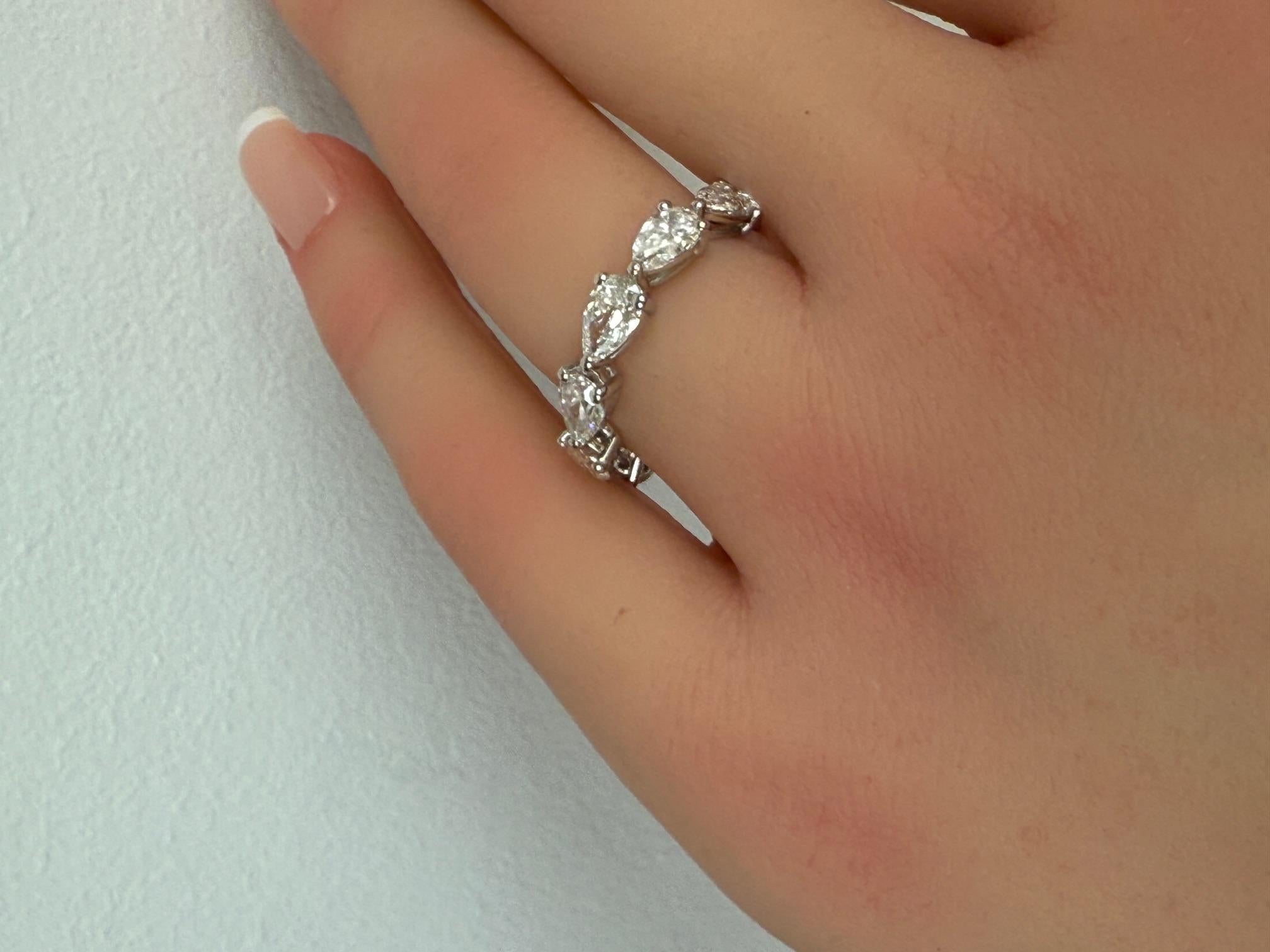 3,09 CTW GIA-zertifizierte Birne Form Diamant Eternity Band in Platin im Angebot 4
