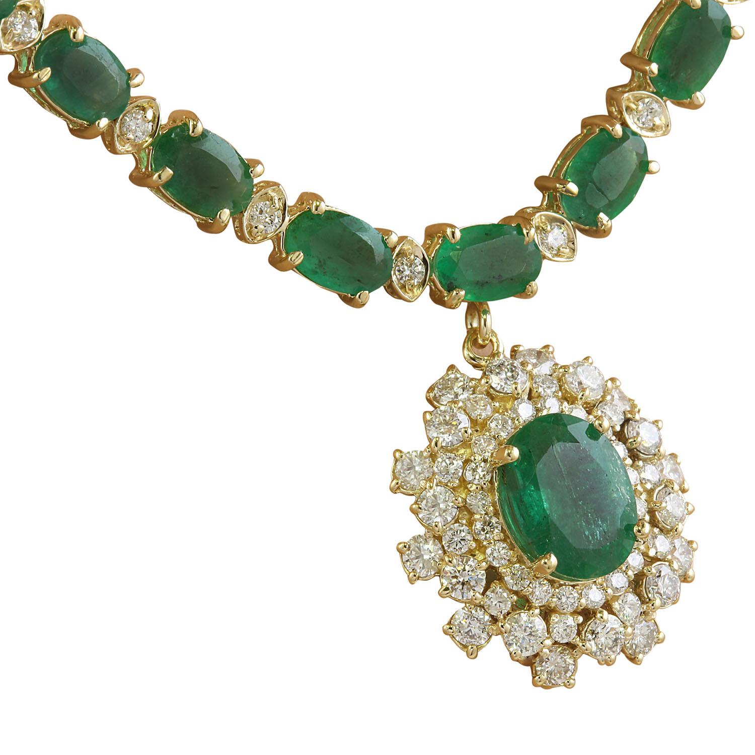 Women's 30.90 Carat Natural Emerald 14 Karat Solid Yellow Gold Diamond Necklace For Sale