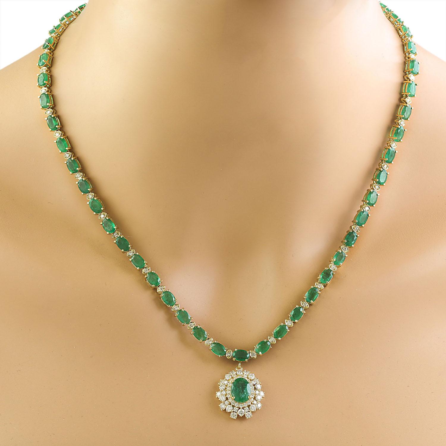Oval Cut 30.90 Carat Natural Emerald 14 Karat Solid Yellow Gold Diamond Necklace For Sale