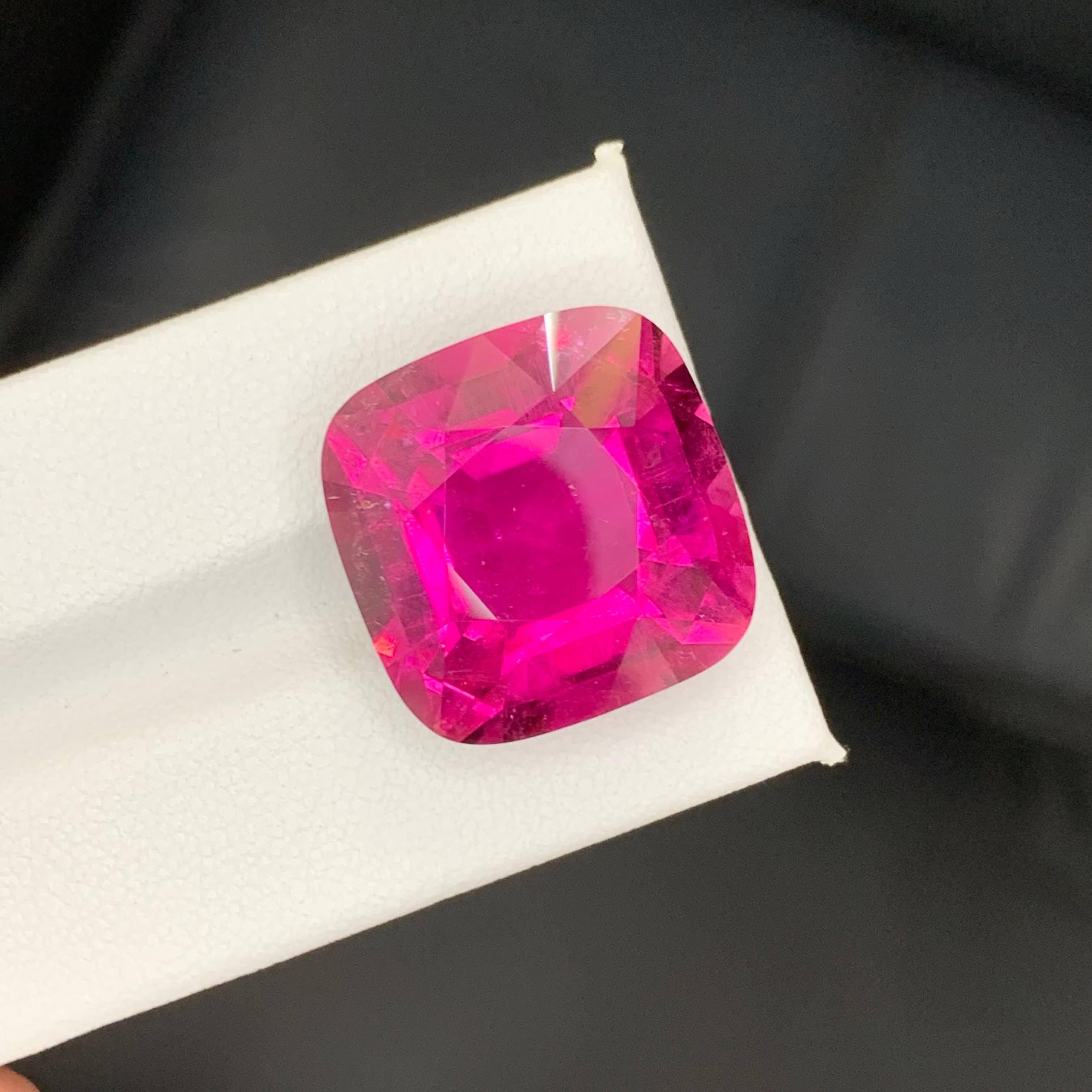 30.90 Carat Natural Loose Quality Rubelite Tourmaline Cushion Cut Afghan Gem Neuf - En vente à Bangkok, TH