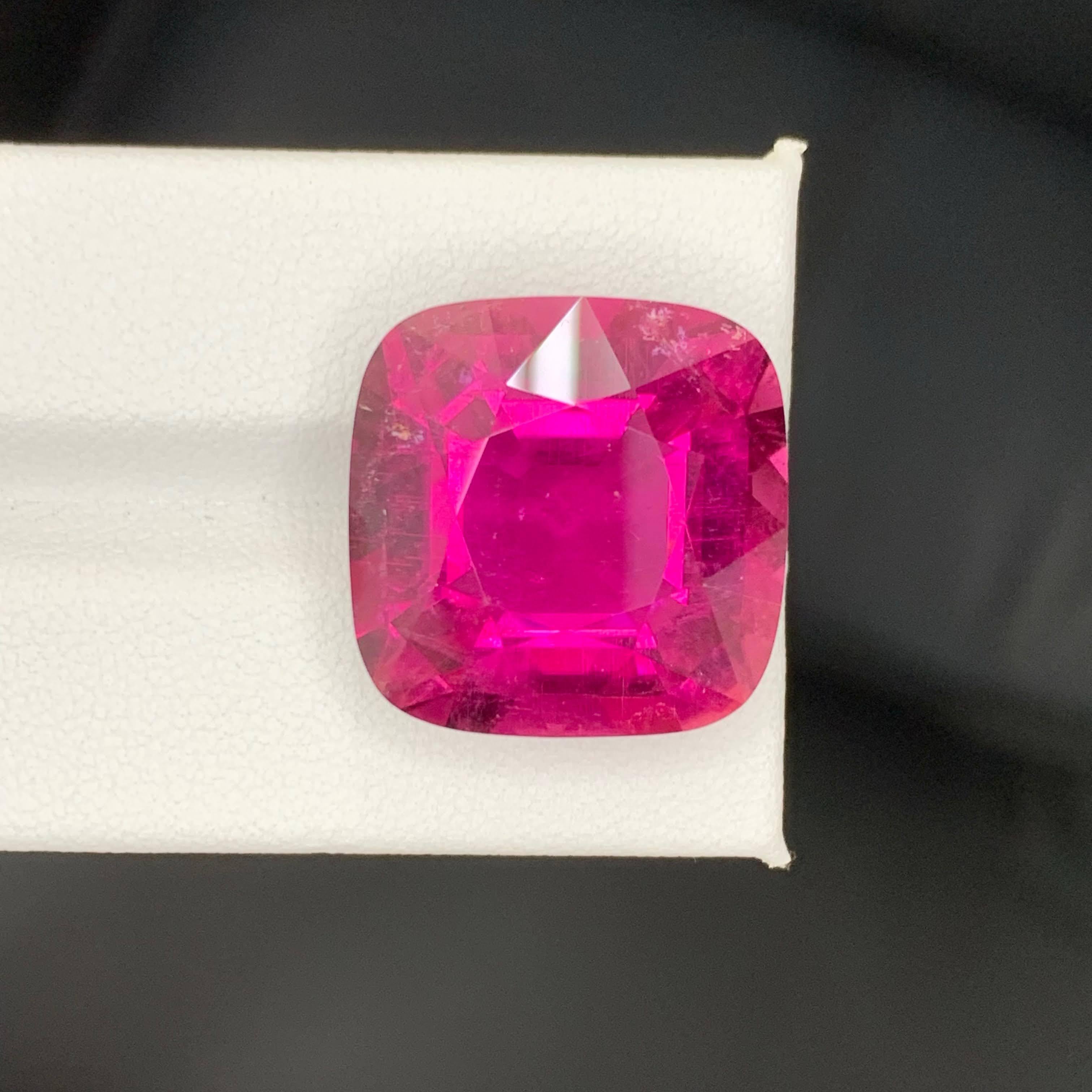 30.90 Carat Natural Loose Quality Rubelite Tourmaline Cushion Cut Afghan Gem Unisexe en vente