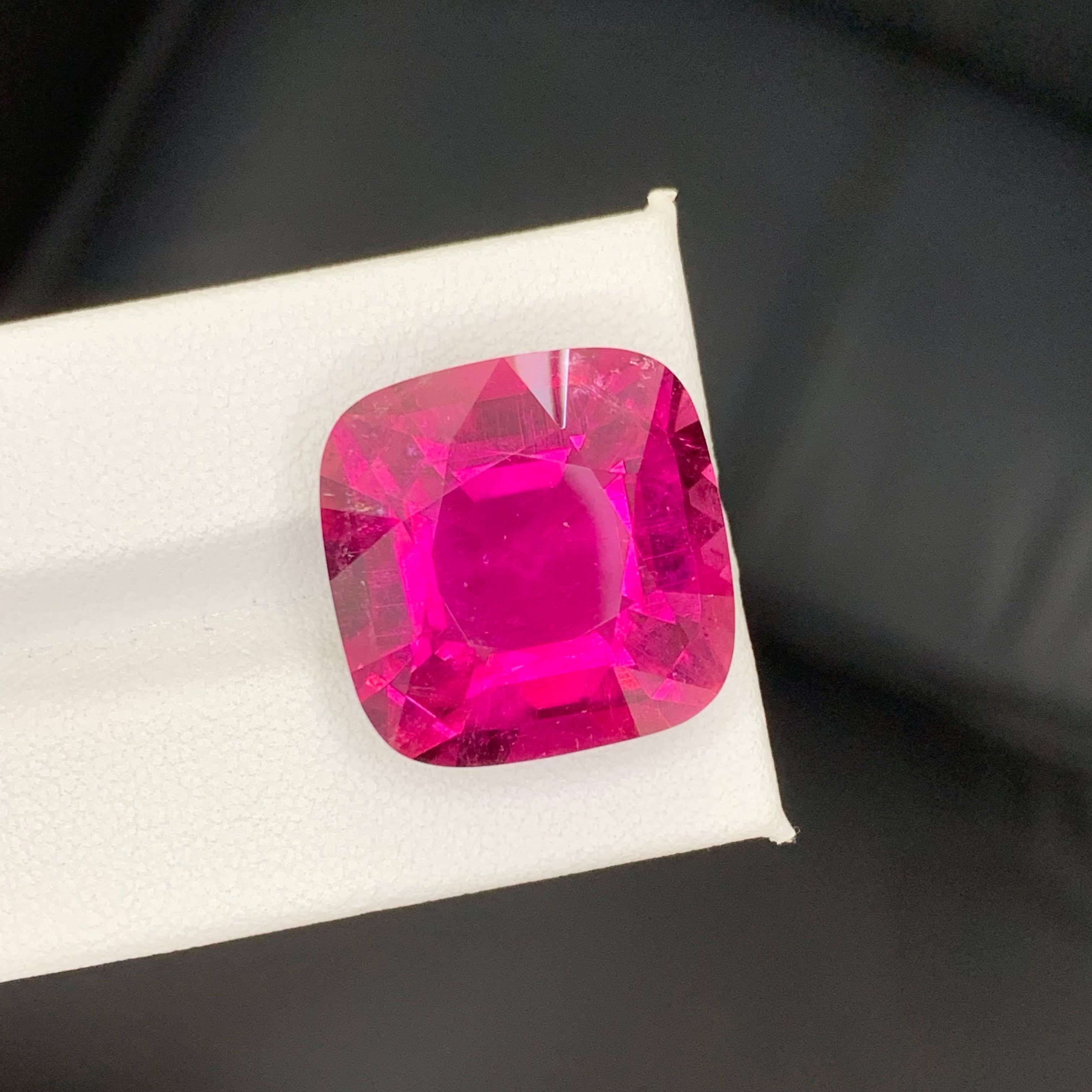 30.90 Carat Natural Loose Quality Rubelite Tourmaline Cushion Cut Afghan Gem en vente 2