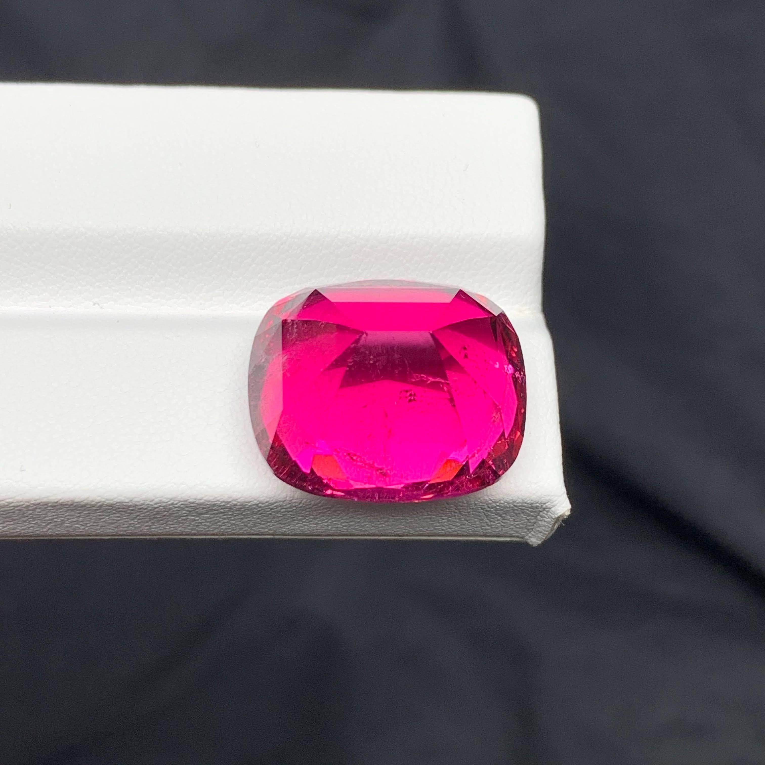 30,95 carati di tormalina rubellite sfusa di qualità AAA con taglio a cuscino Gemma afgana in vendita 4