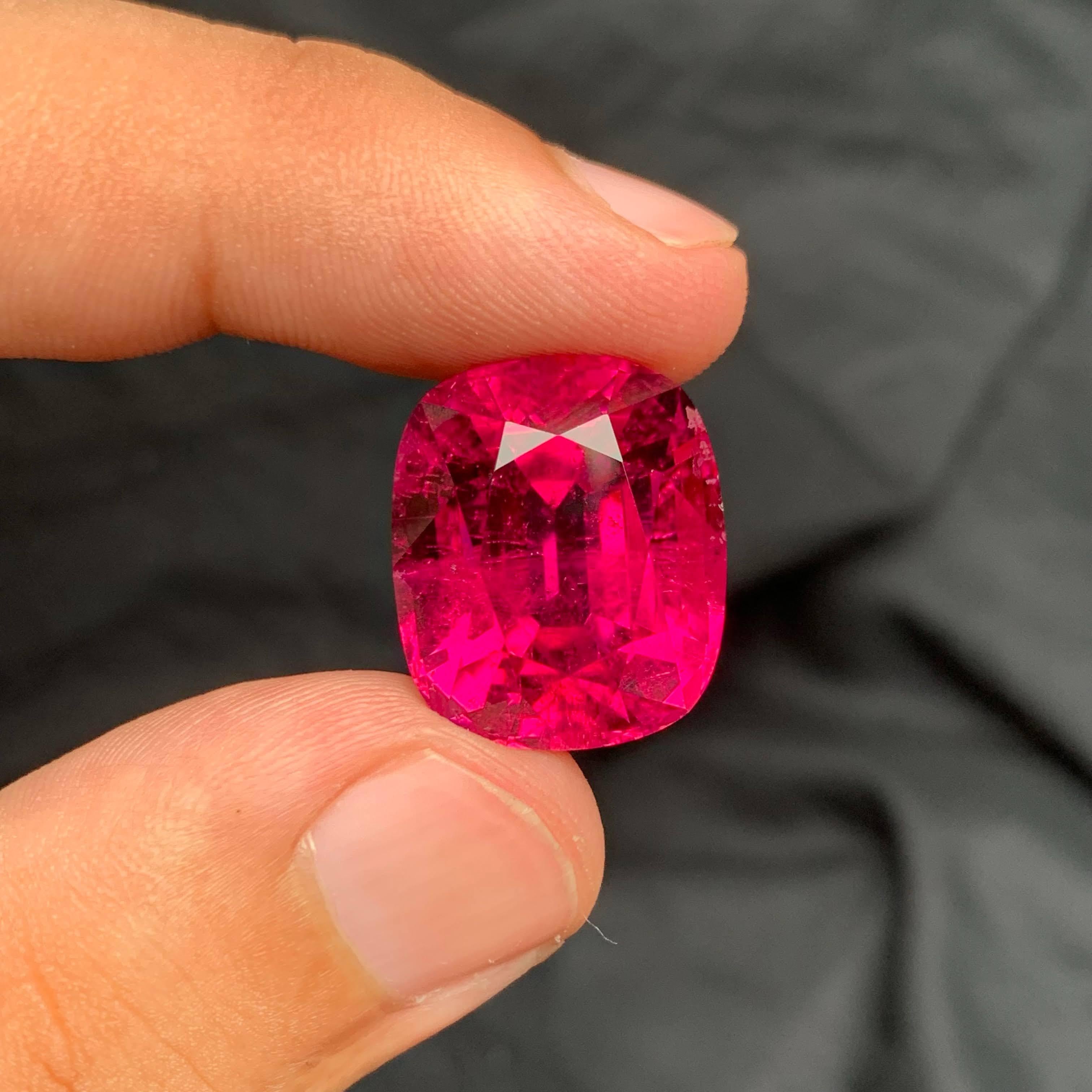 Taglio cuscino 30,95 carati di tormalina rubellite sfusa di qualità AAA con taglio a cuscino Gemma afgana in vendita