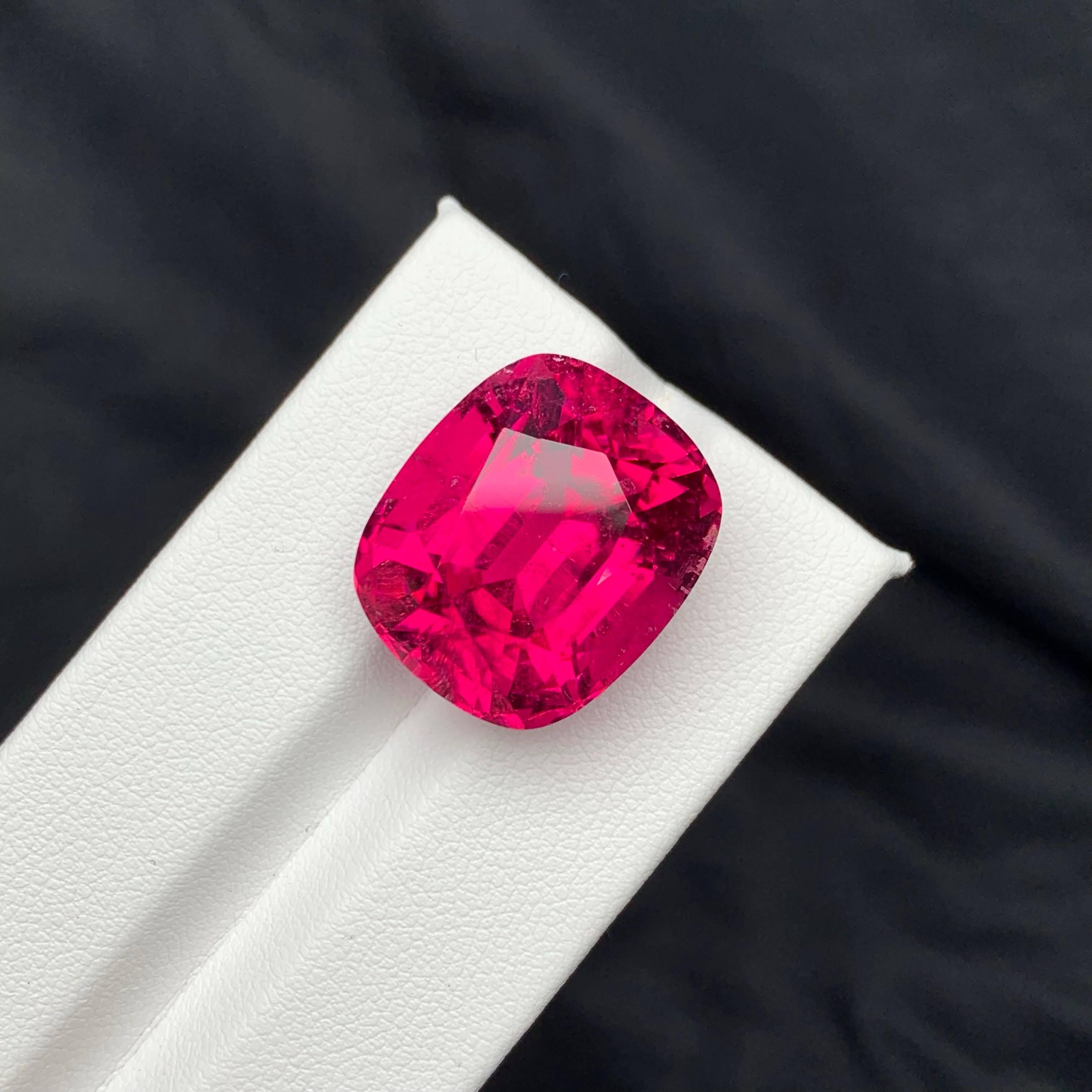 30,95 carati di tormalina rubellite sfusa di qualità AAA con taglio a cuscino Gemma afgana In condizioni Nuovo in vendita a Bangkok, TH