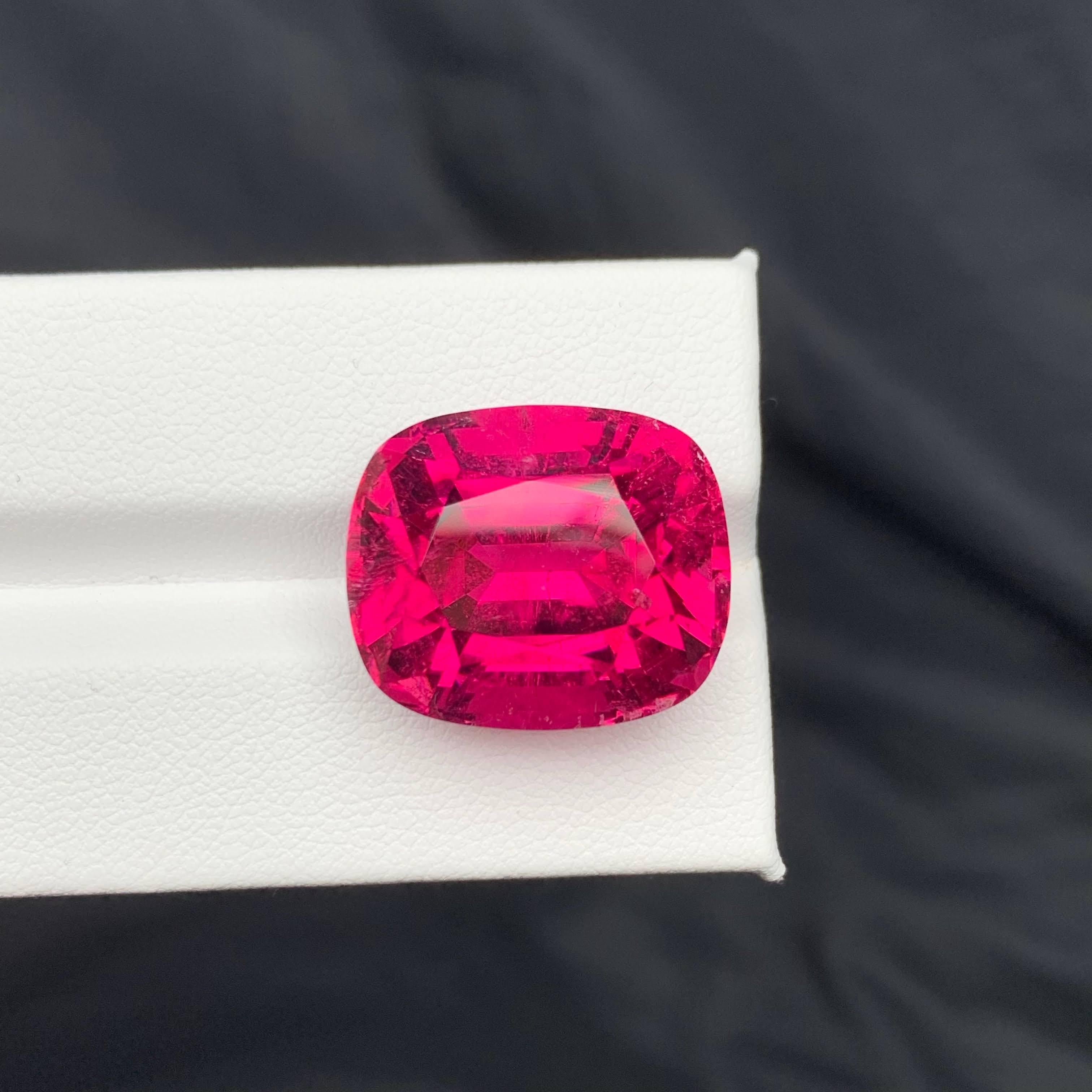 30,95 carati di tormalina rubellite sfusa di qualità AAA con taglio a cuscino Gemma afgana in vendita 1