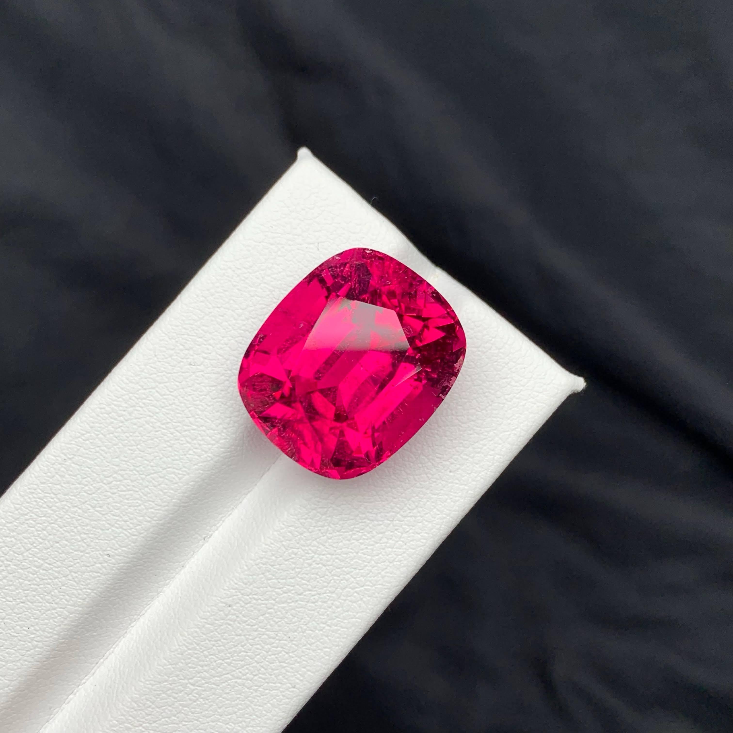 30,95 carati di tormalina rubellite sfusa di qualità AAA con taglio a cuscino Gemma afgana in vendita 2