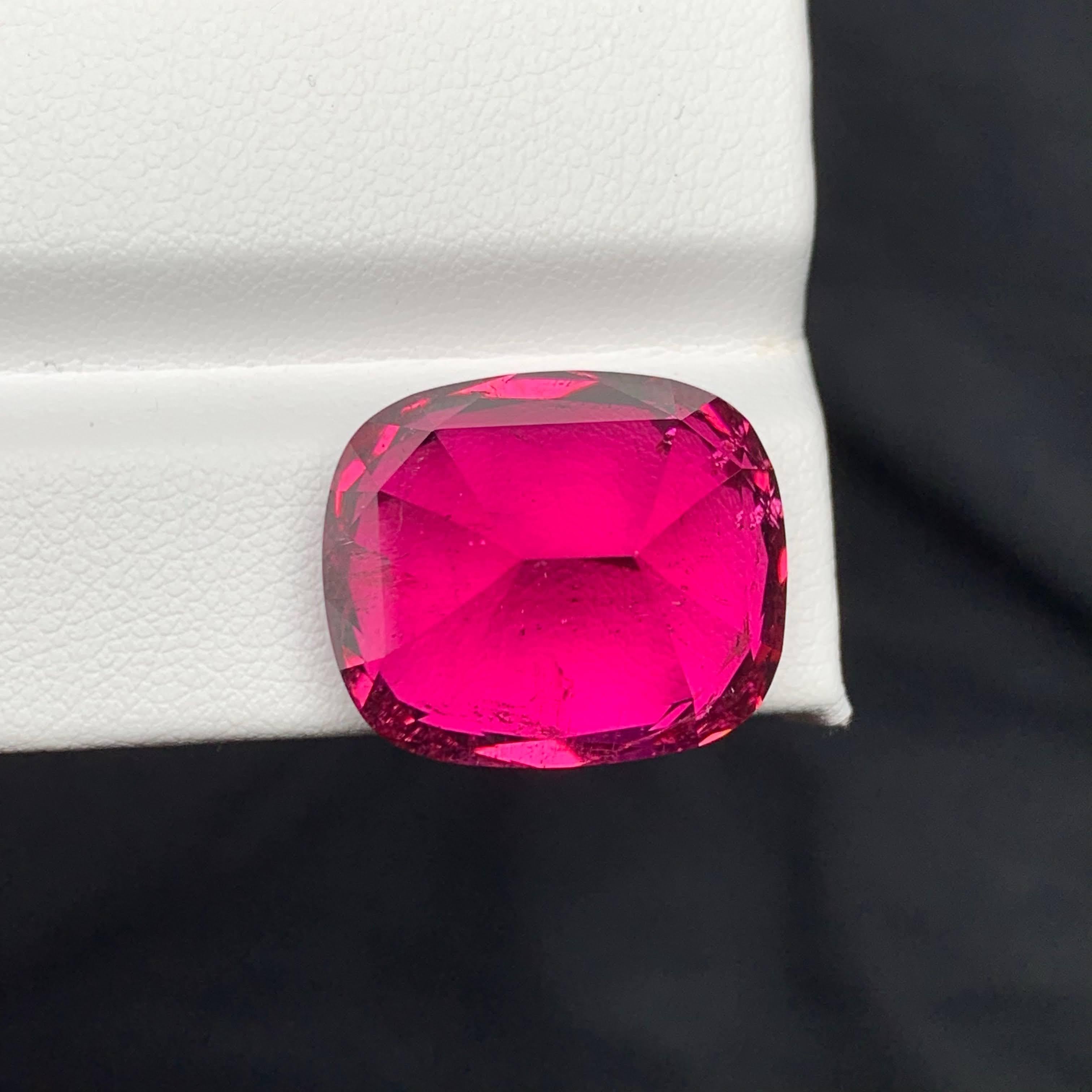 30,95 carati di tormalina rubellite sfusa di qualità AAA con taglio a cuscino Gemma afgana in vendita 3
