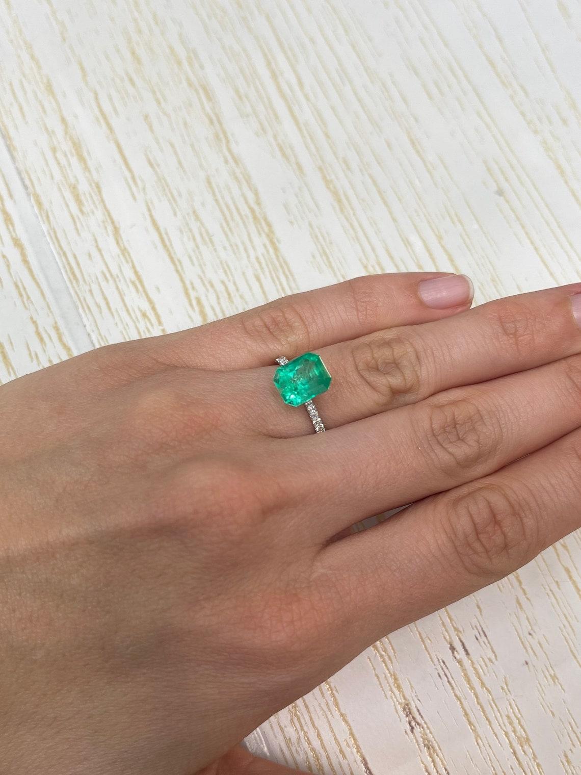 3.09ct Electric Yellowish Green Colombian Emerald 10x8mm Emerald Cut May For Sale 4