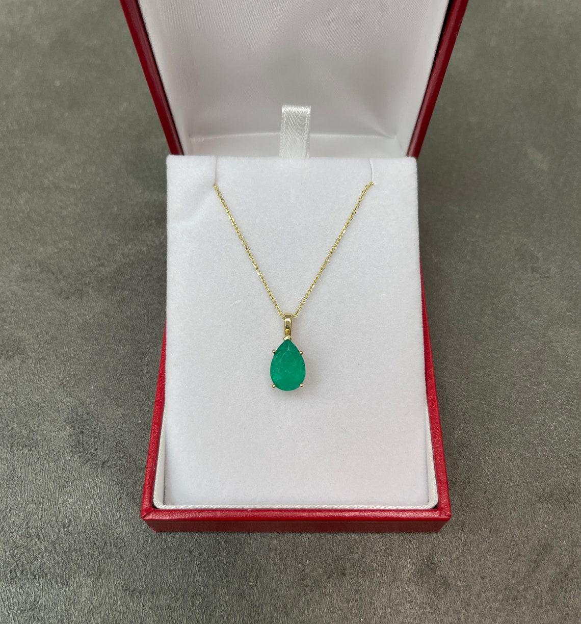 Modern 3.09cts 14K Colombian Emerald Solitaire Pear Cut Gold Pendant For Sale