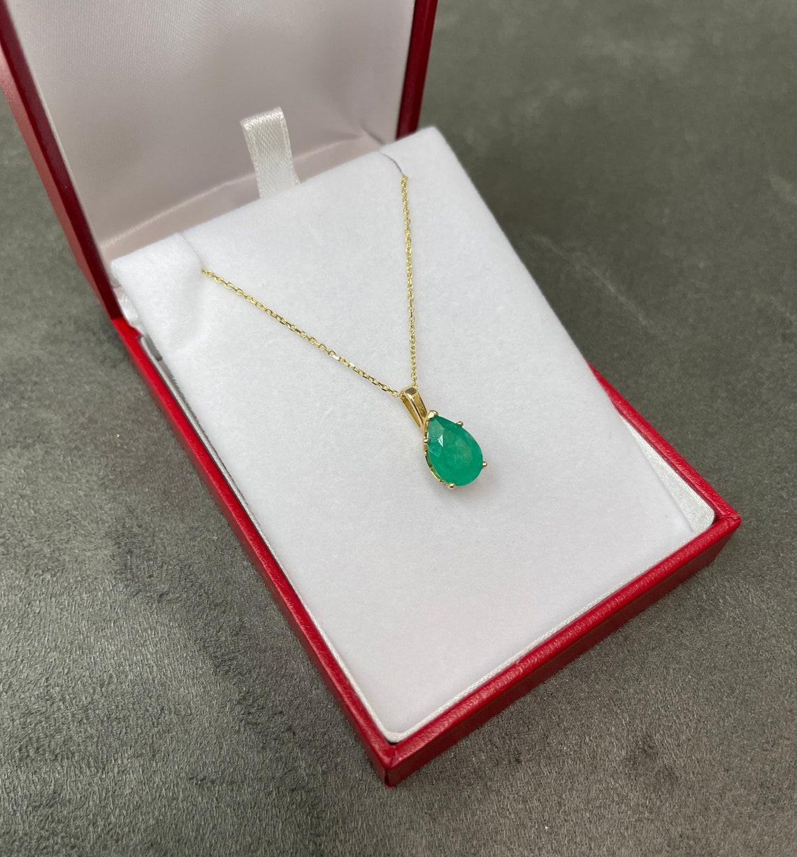 3.09cts 14K Colombian Emerald Solitaire Pear Cut Gold Pendant In New Condition For Sale In Jupiter, FL