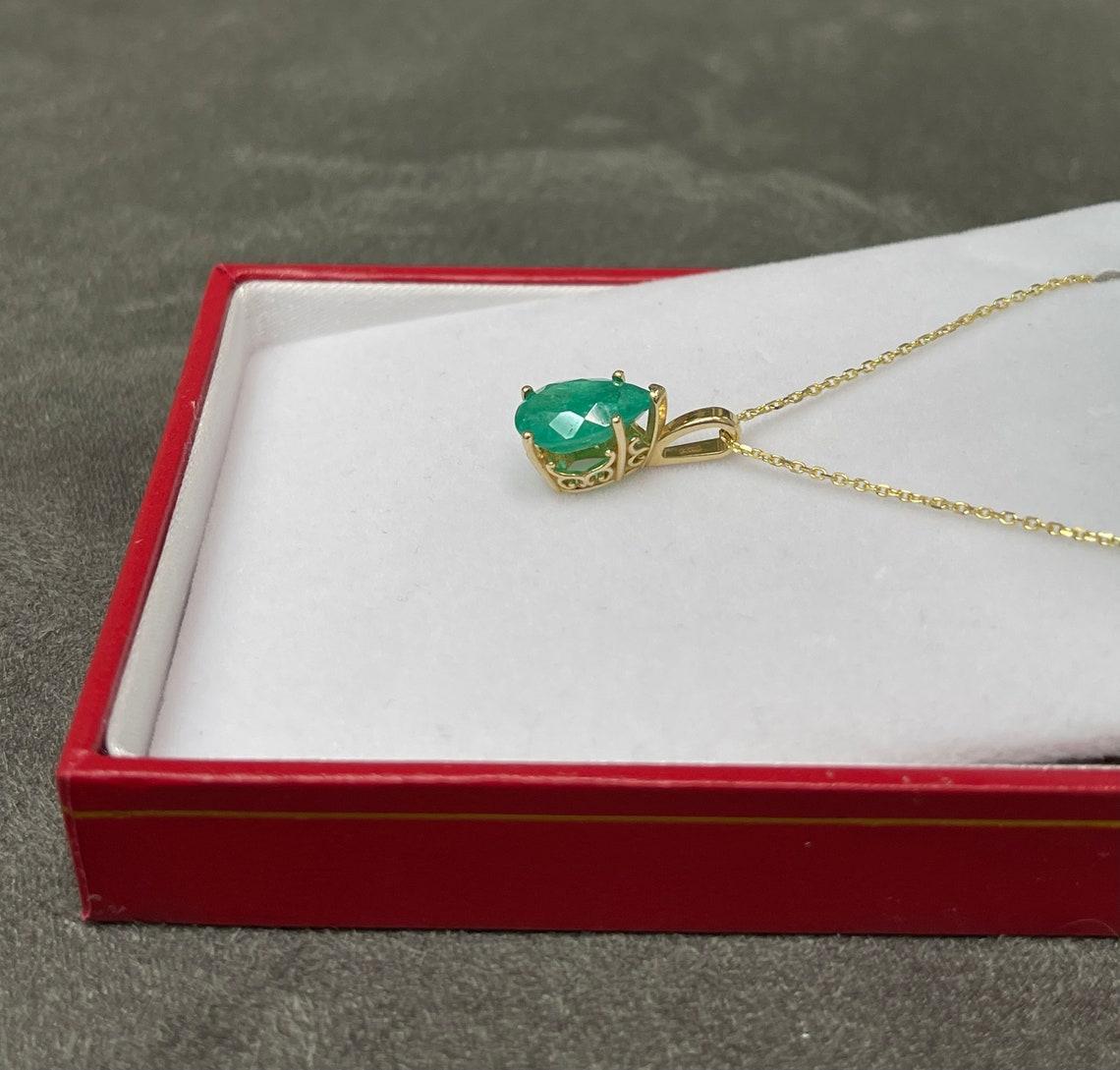 Women's 3.09cts 14K Colombian Emerald Solitaire Pear Cut Gold Pendant For Sale