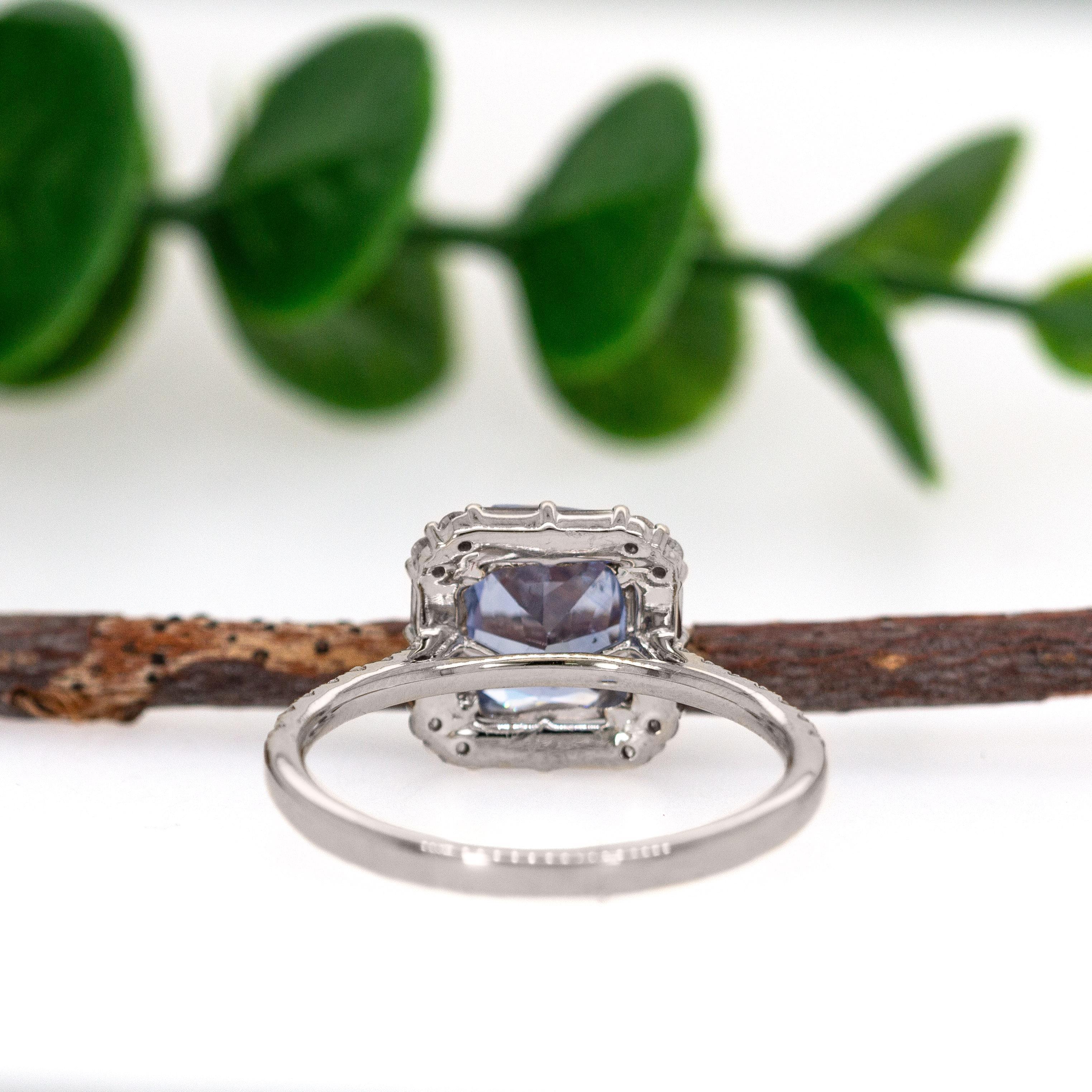 Donna Anello con zaffiro blu fiordaliso da 3,09 carati e diamanti accentati in oro massiccio 14K in vendita