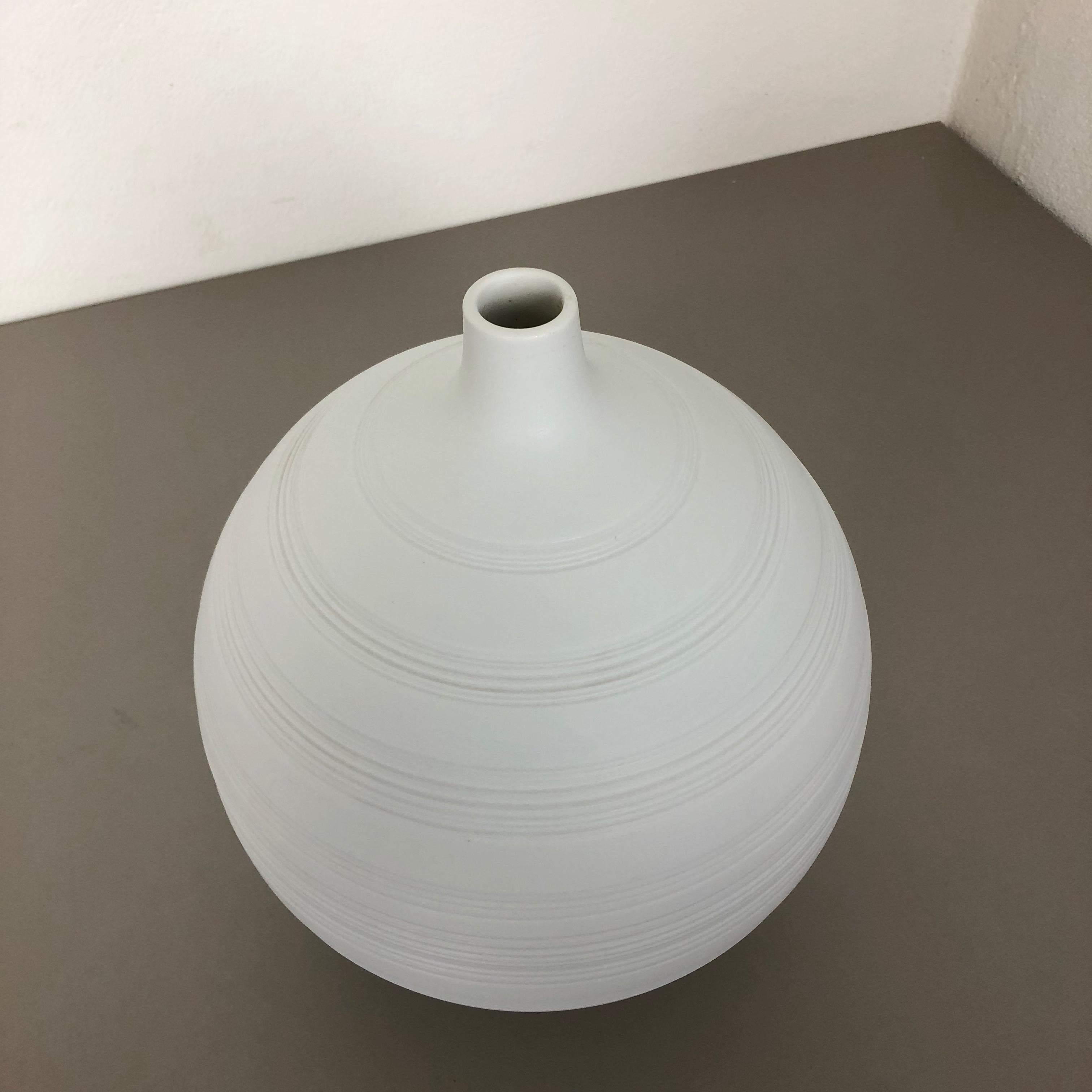 German OP Art Vase Biscuit Porcelain by Hans Achtziger for Hutschenreuther, 1970s For Sale