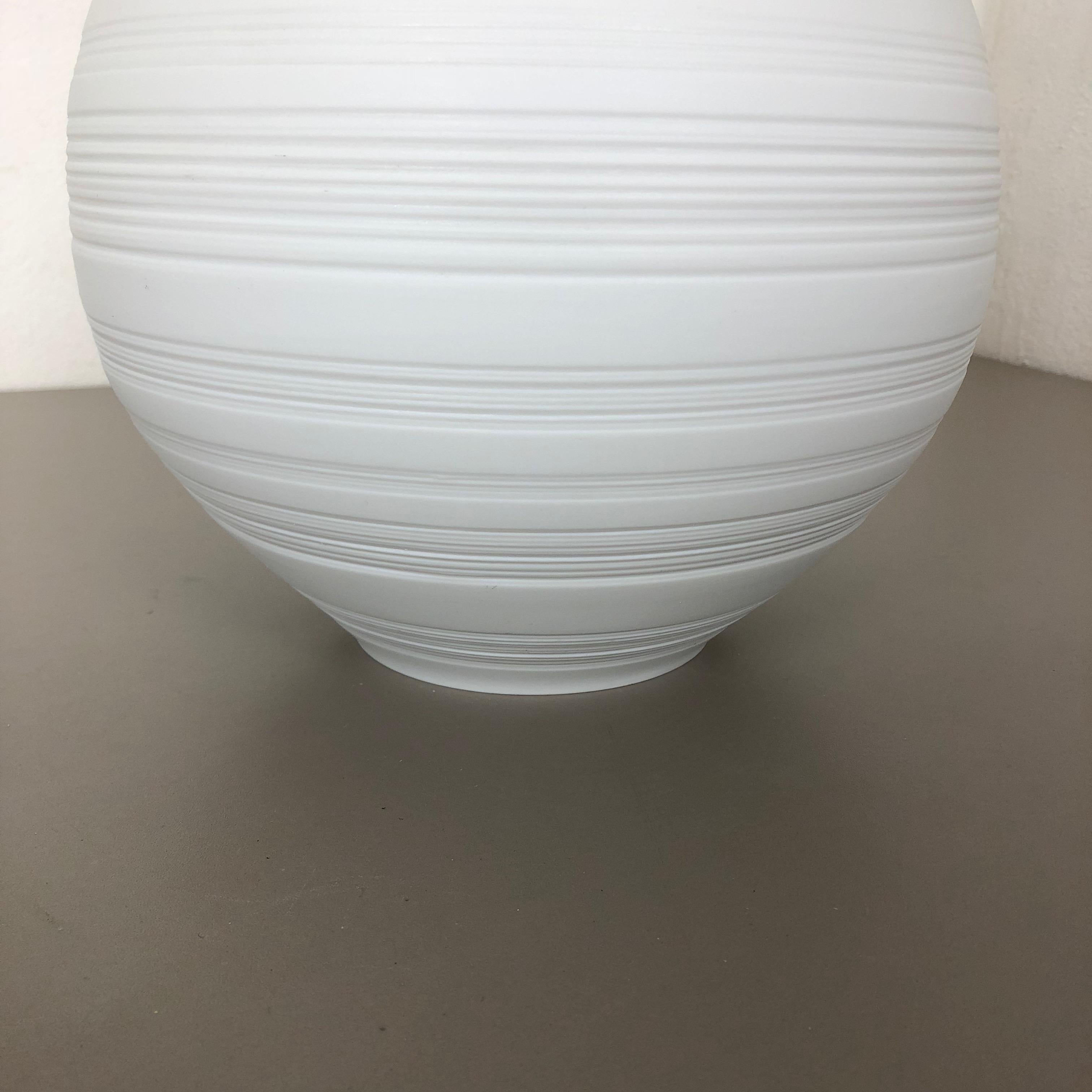 OP Art Vase Biscuit Porcelain by Hans Achtziger for Hutschenreuther, 1970s For Sale 1
