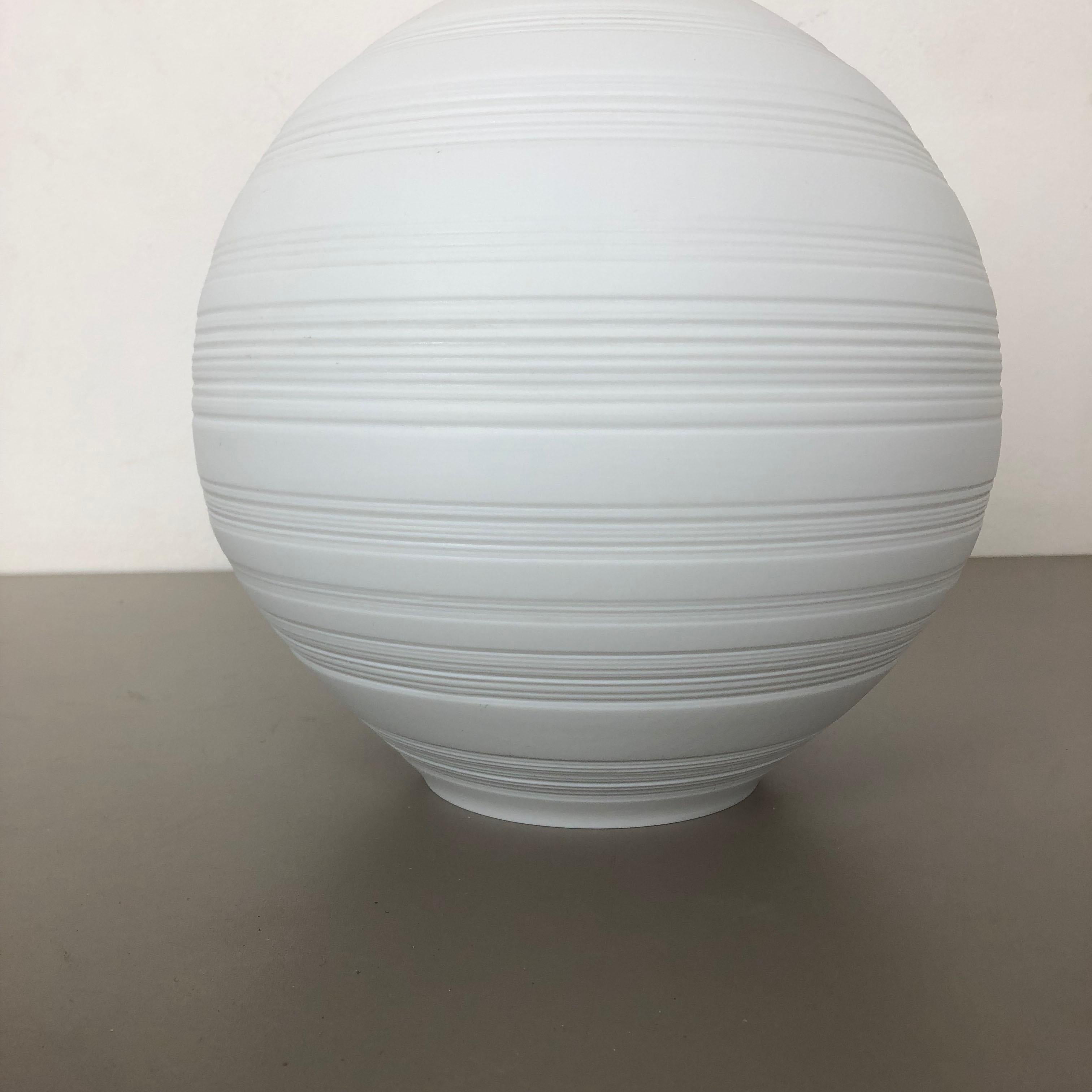 OP Art Vase Biscuit Porcelain by Hans Achtziger for Hutschenreuther, 1970s For Sale 2