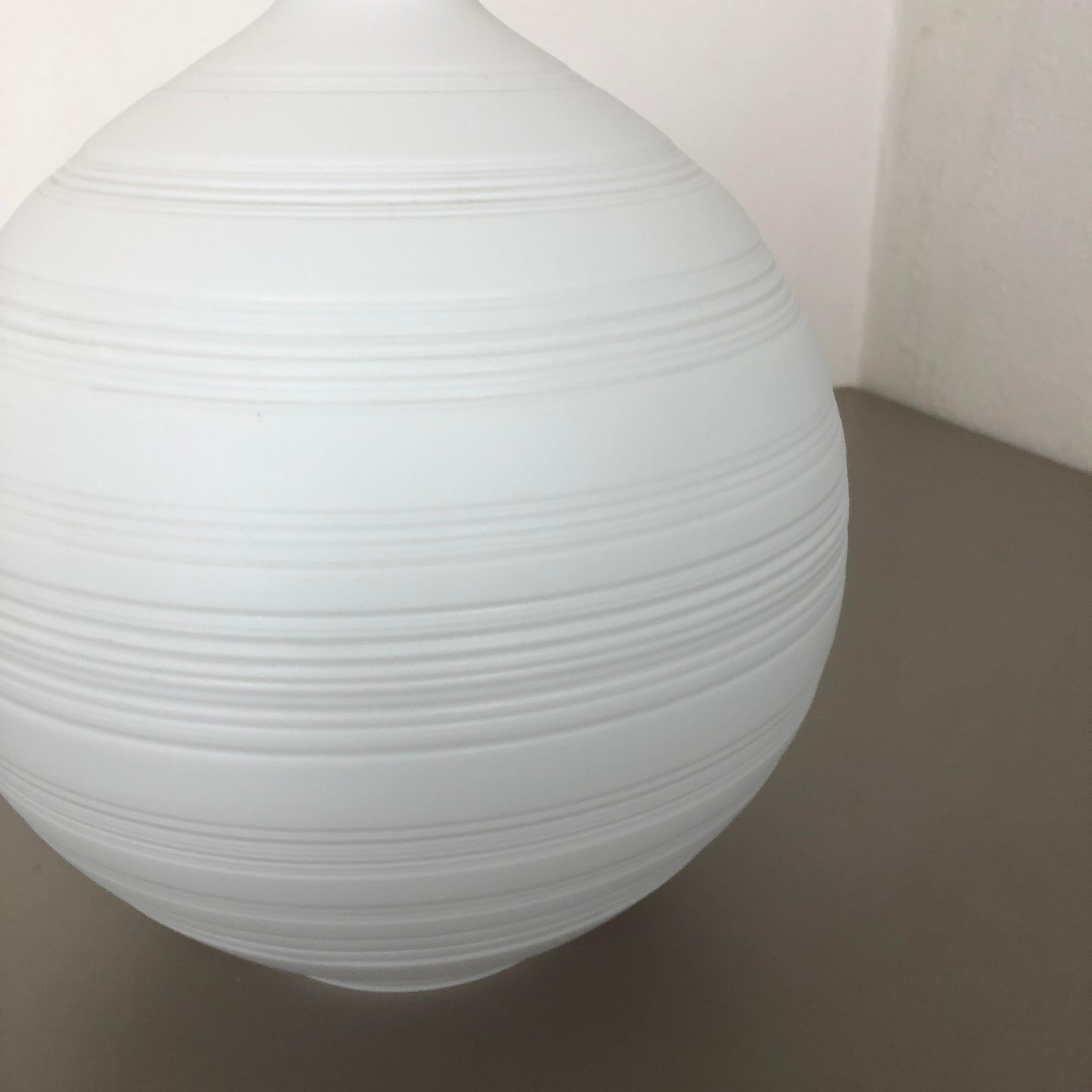 OP Art Vase Biscuit Porcelain by Hans Achtziger for Hutschenreuther, 1970s For Sale 3