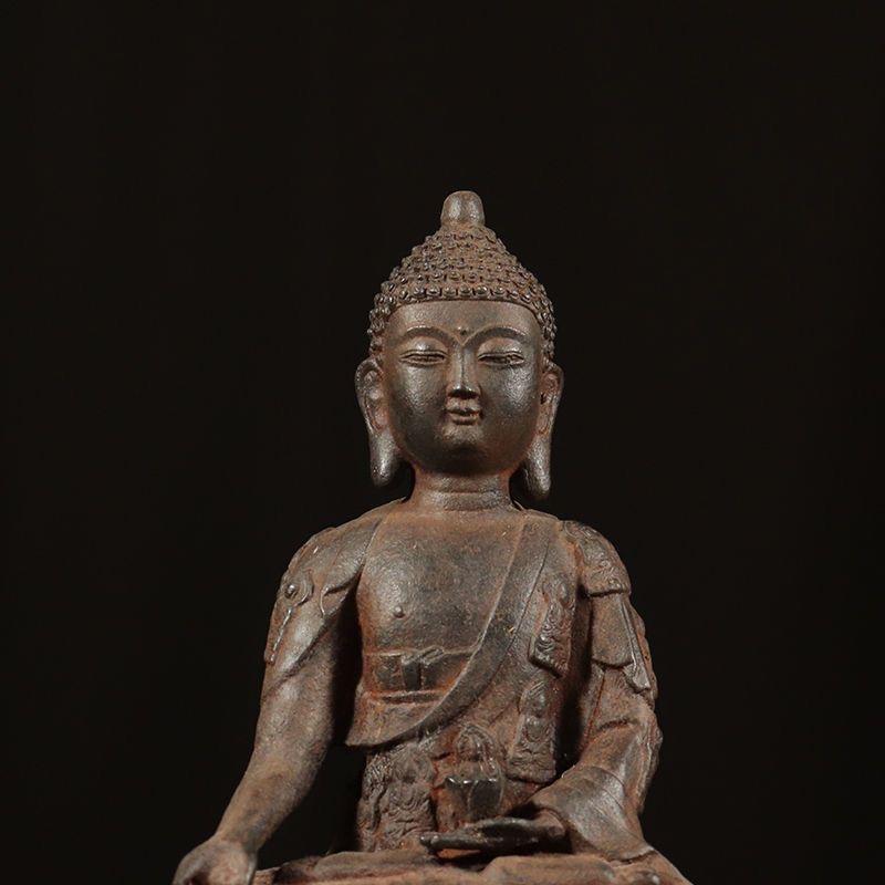 Statue asiatique vintage de Bouddha Shakyamuni assis en fer à mille anneaux, 30cm État moyen - En vente à 景德镇市, CN