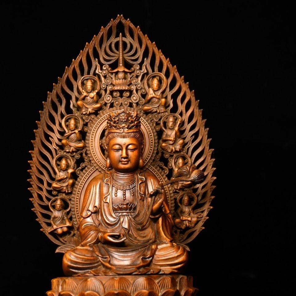 XIX secolo Buddha Guan Yin mobile intagliato in legno di 30 cm seduto su un loto in vendita