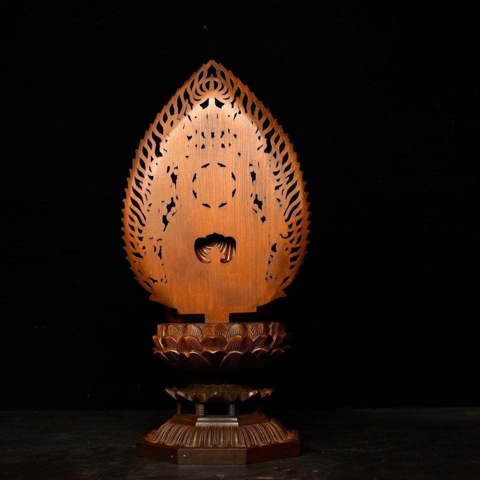 Buddha Guan Yin mobile intagliato in legno di 30 cm seduto su un loto in vendita 4