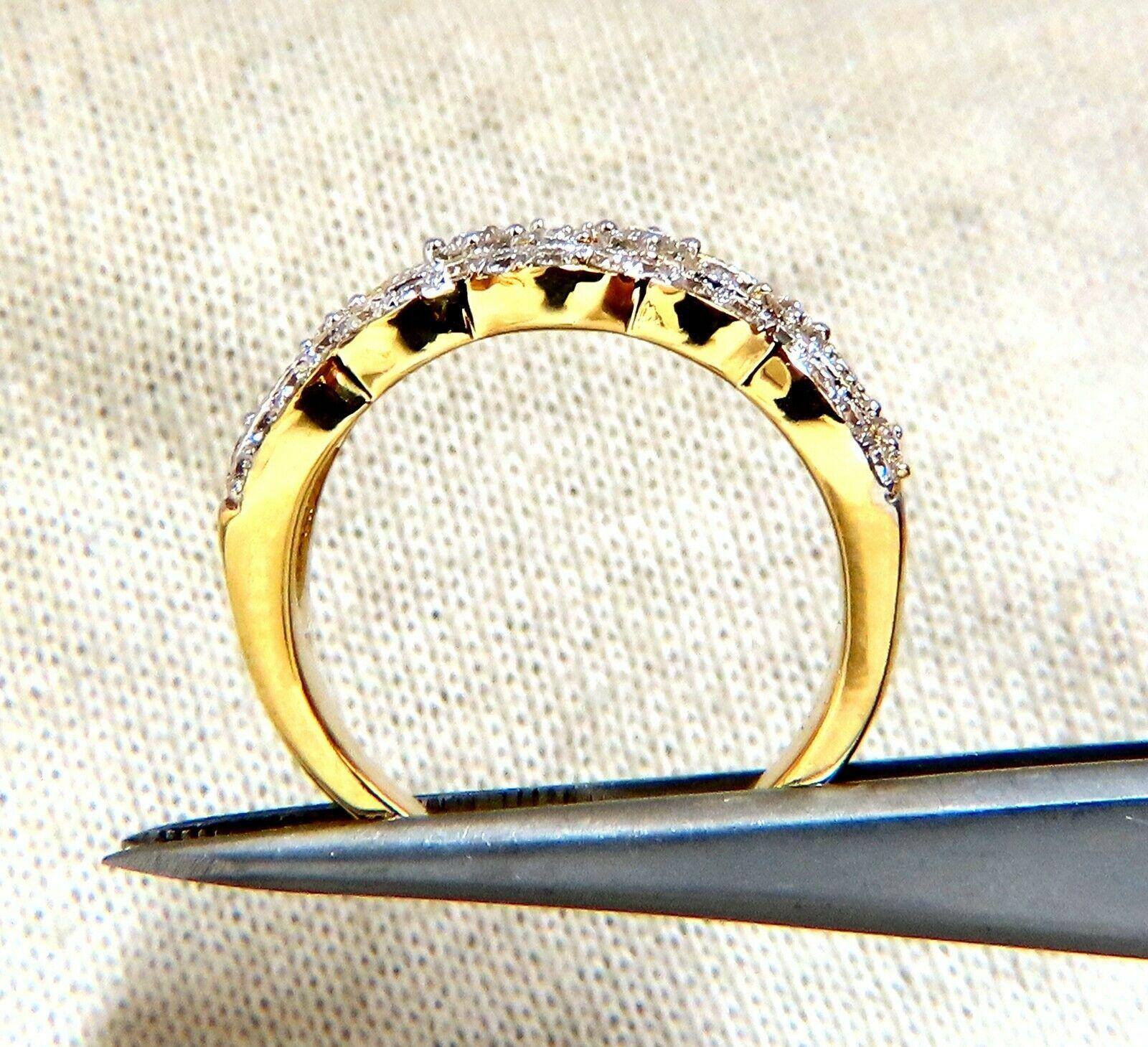 Klassisch Mod Edwardian Cocktail Flaches Band

1.30ct  Natürliche Diamanten im Rund- und Baguetteschliff. 

Vs-2 Klarheit G Farbe.

14kt Gelbgold

6.7 Gramm

Gesamtring: 12.5 mm breit

Tiefe: 3,6 mm

Aktuelle Ringgröße: 7

Kann die Größe
