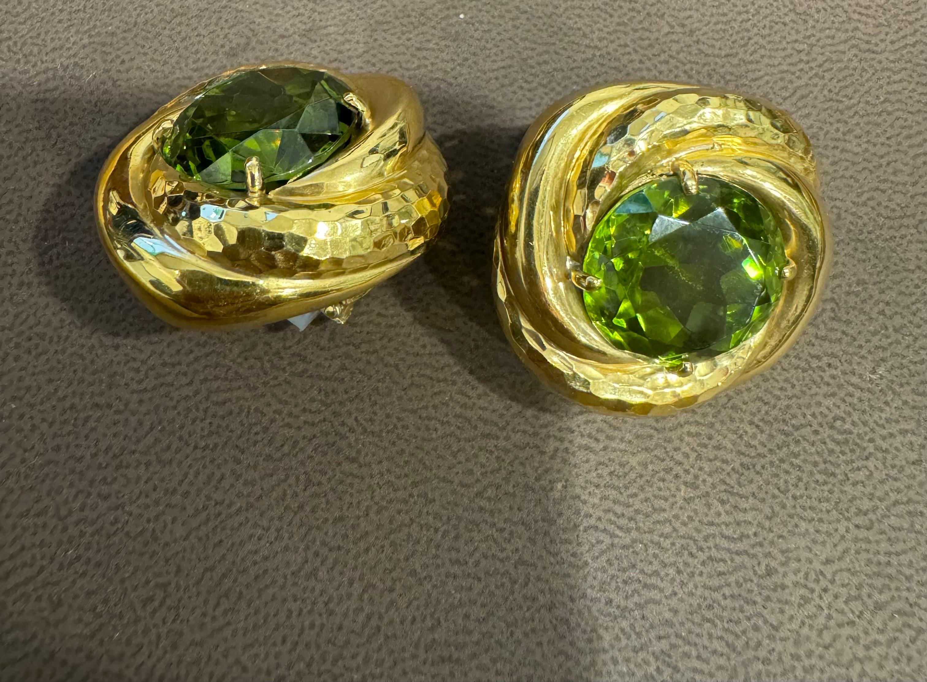 Pendientes de peridoto redondo natural de 30 ct de Andrew Clunn en oro martillado de 18 ct, con clip en venta 6
