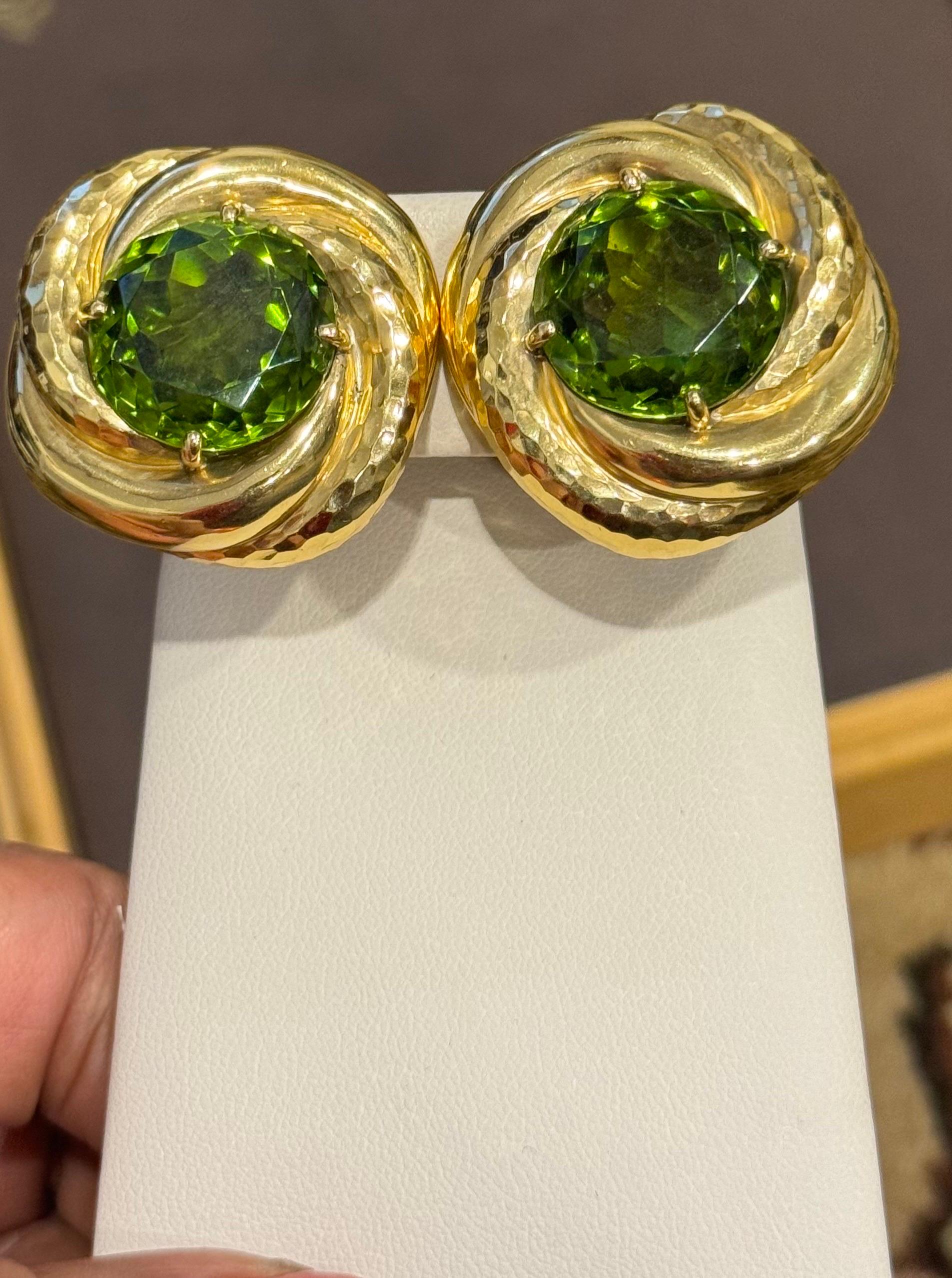 30Ct Natural Round Peridot Earrings by Andrew Clunn in 18 Kt Hammered Gold, Clip In Excellent Condition For Sale In New York, NY