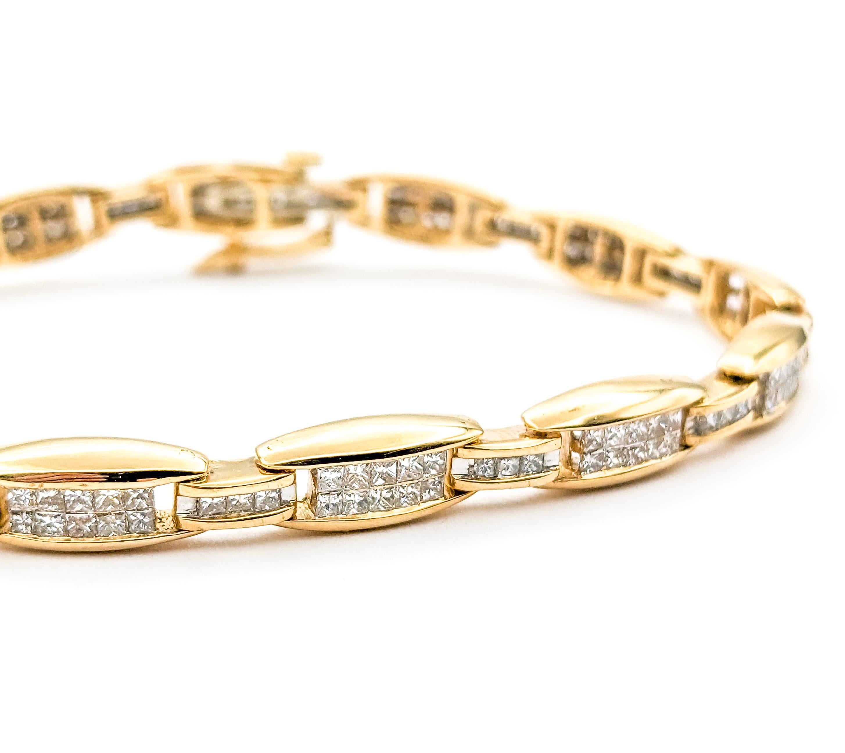 3.0ctw Diamond Tennis Bracelet In Yellow Gold

Crafted from 14kt yellow gold, this tennis bracelet is a stunning piece of jewelry that showcases 3.0 carats of diamonds. The diamonds boast SI clarity and a near-colorless white hue, ensuring a radiant
