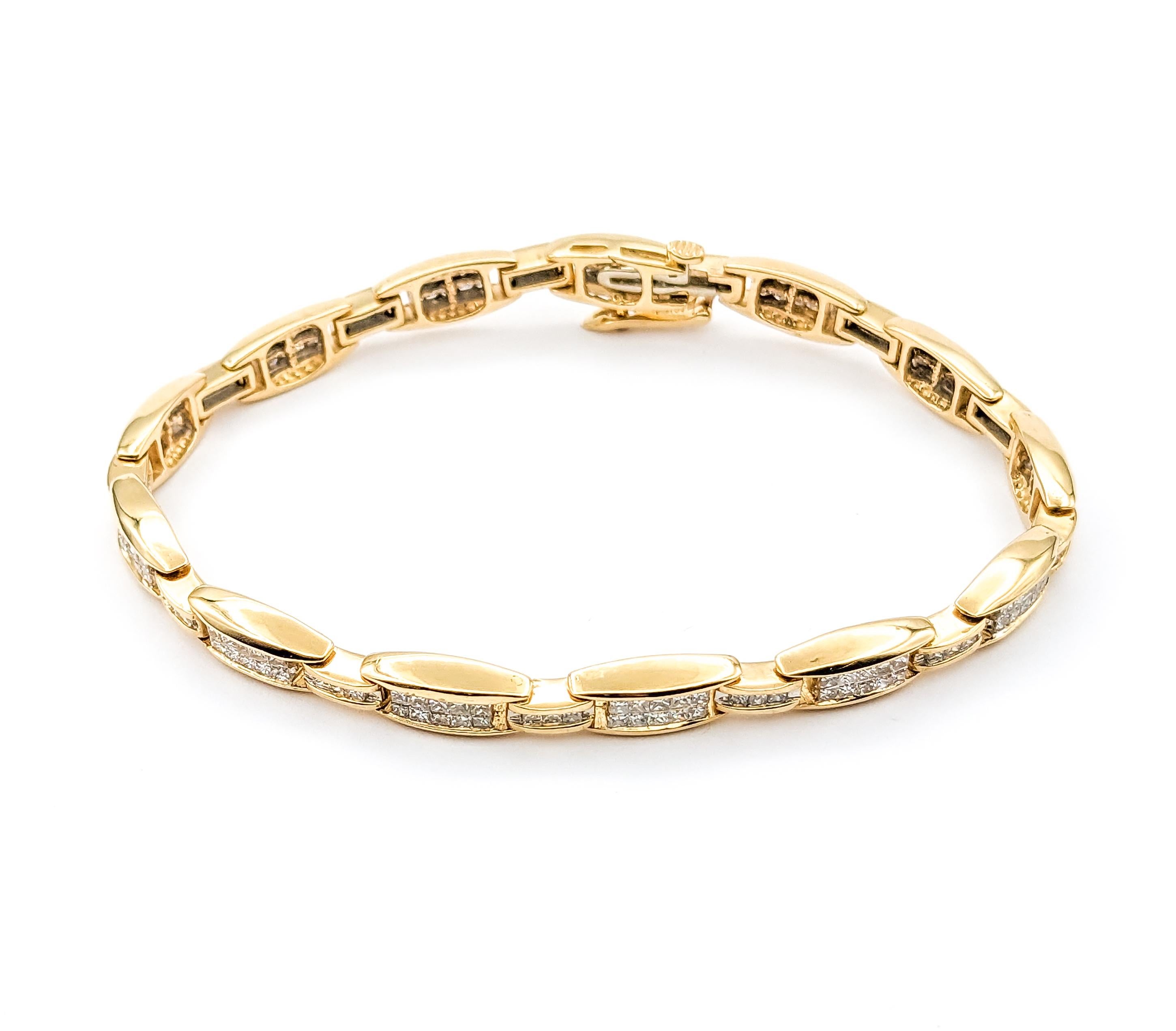Contemporary 3.0ctw Diamond Tennis Bracelet In Yellow Gold For Sale