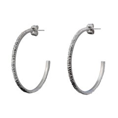 Mini-boucles d'oreilles créoles à facettes de 30 mm en argent sterling 925, par Leonie Simpson