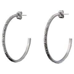 Mini-boucles d'oreilles créoles à facettes de 30 mm en argent sterling 925, par Leonie Simpson