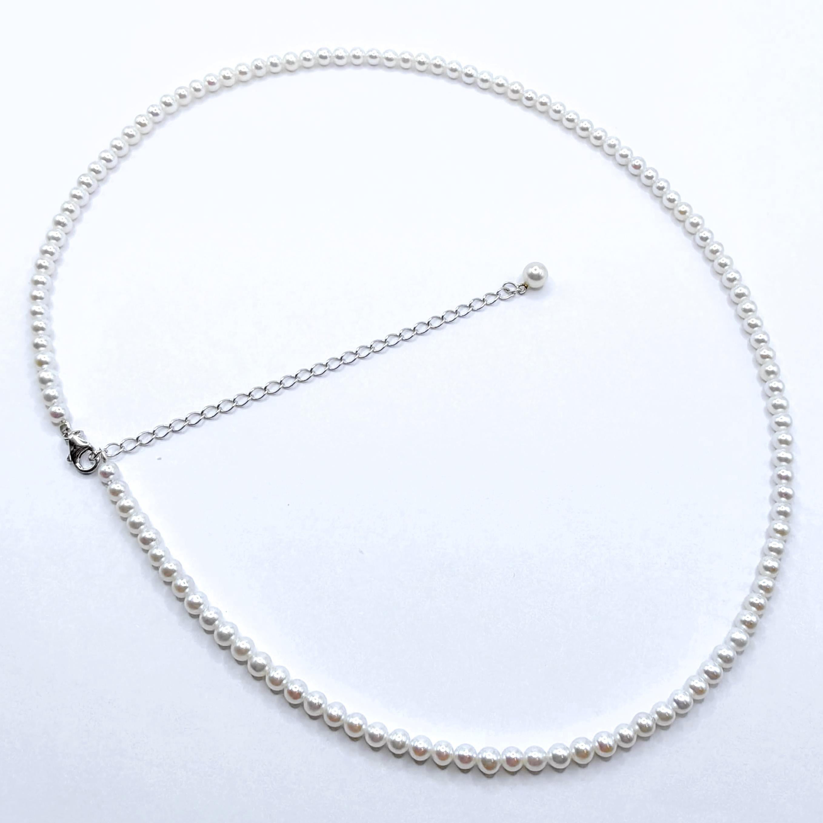 Collier de perles blanches rondes de 3,0 mm avec extension en or blanc 18 carats Neuf - En vente à Wan Chai District, HK