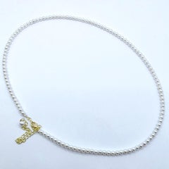 Collana di perle bianche rotonde da 3,0 mm con estensione in oro giallo 18 carati