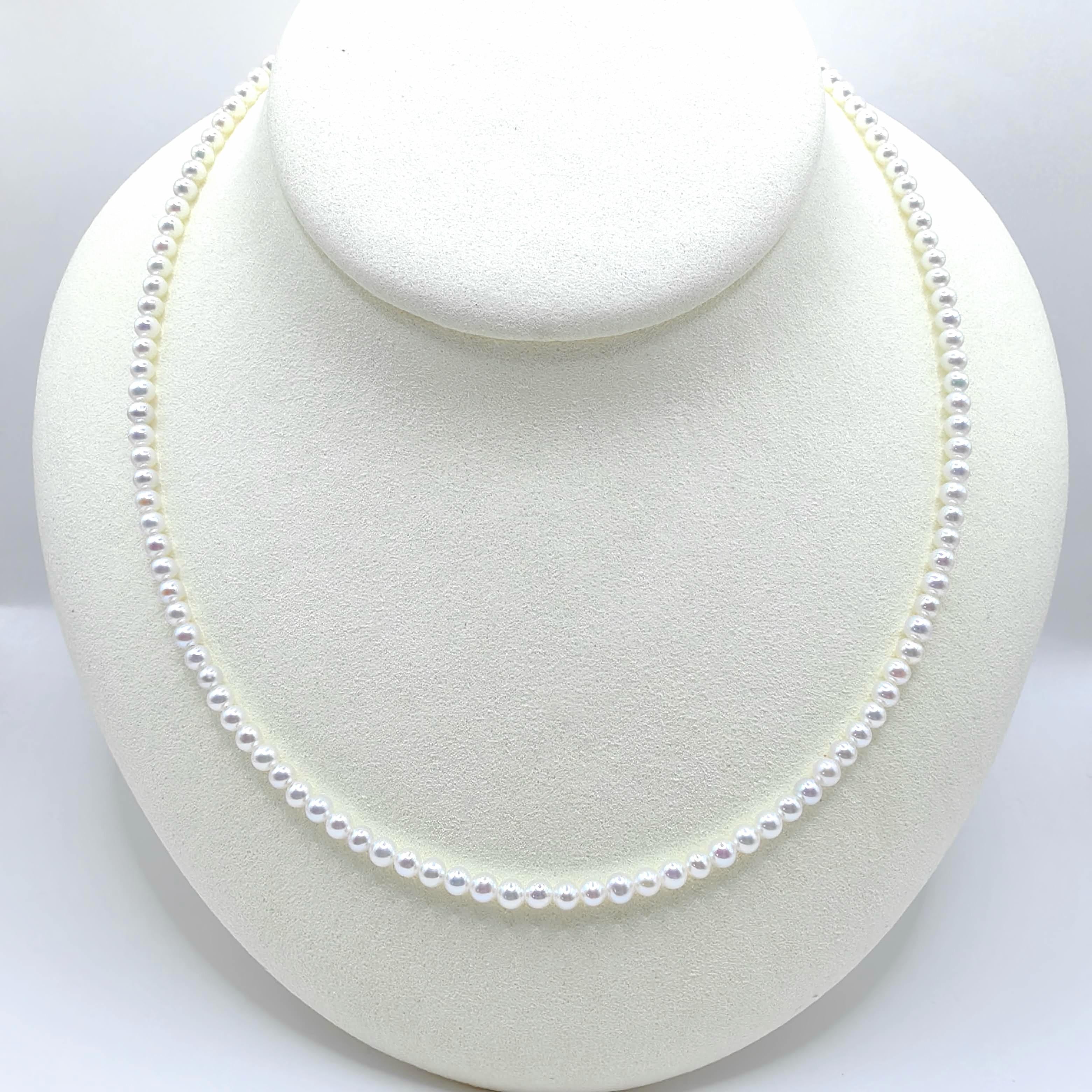Taille ronde Collier de perles blanches rondes de 3,0 mm avec extension en or jaune 18K en vente