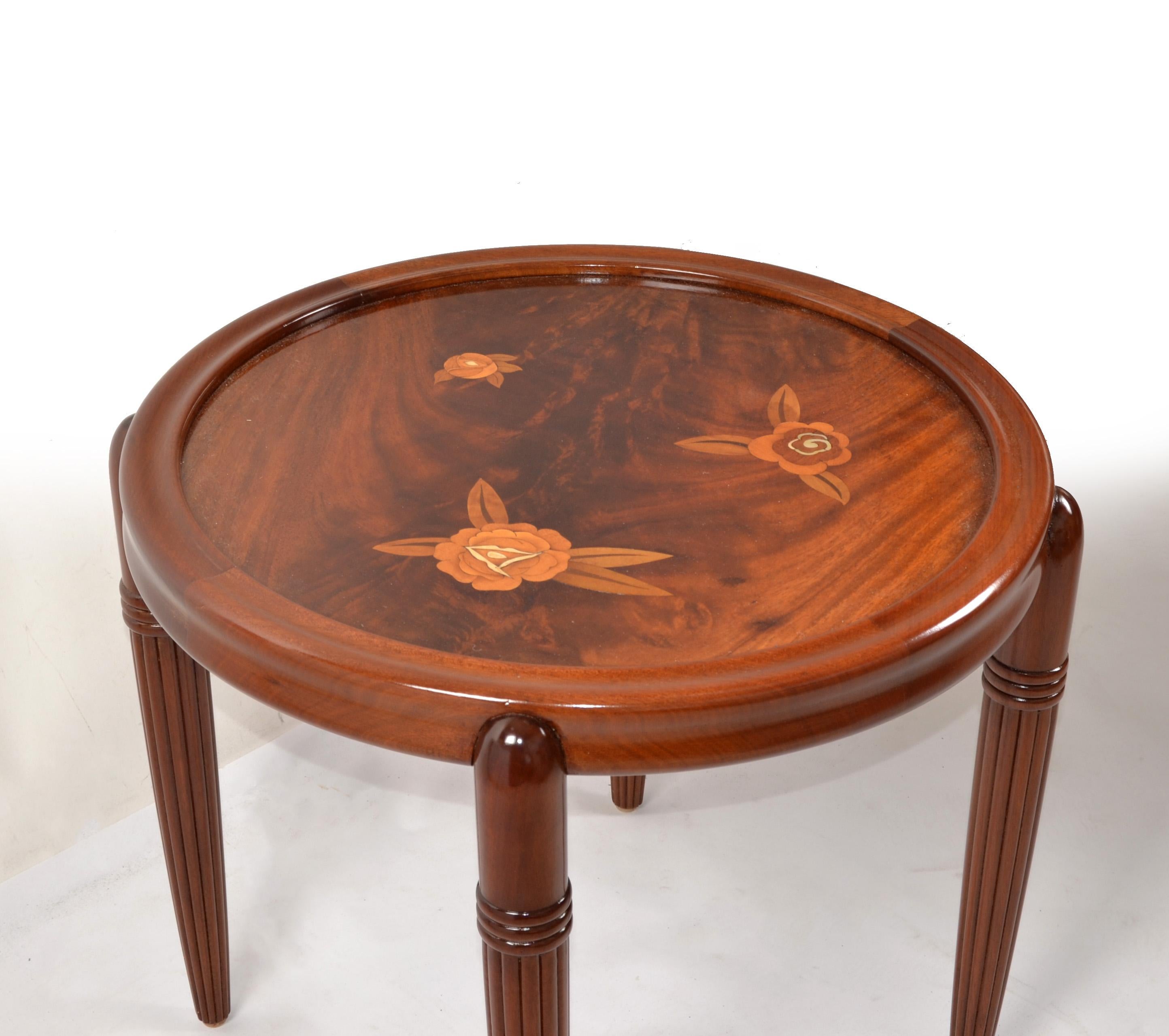 30er Jahre Art Deco Französisch Jules Leleu Runde Intarsien Mahagoni Couchtisch verjüngte Beine im Angebot 3
