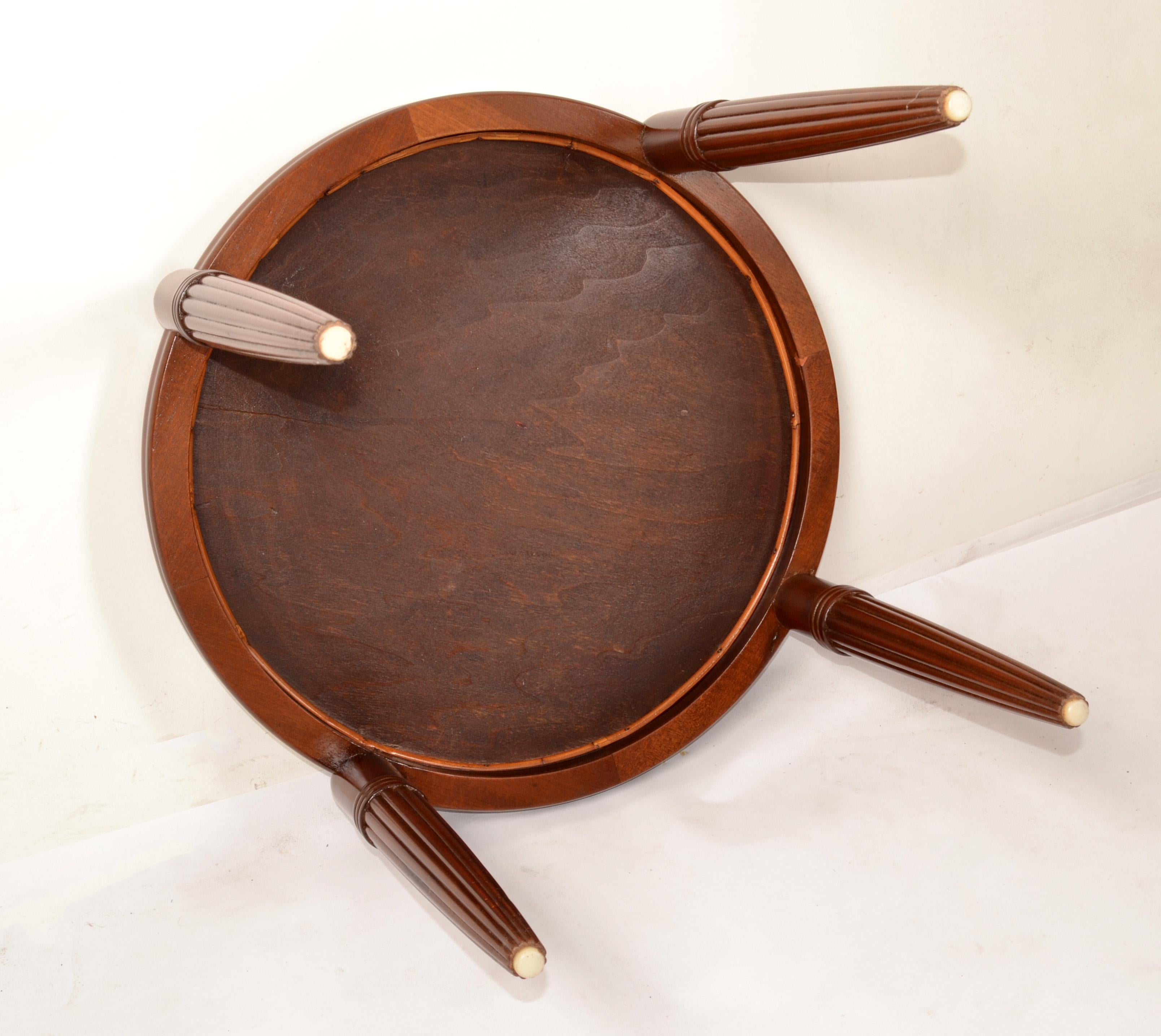 30er Jahre Art Deco Französisch Jules Leleu Runde Intarsien Mahagoni Couchtisch verjüngte Beine im Angebot 9