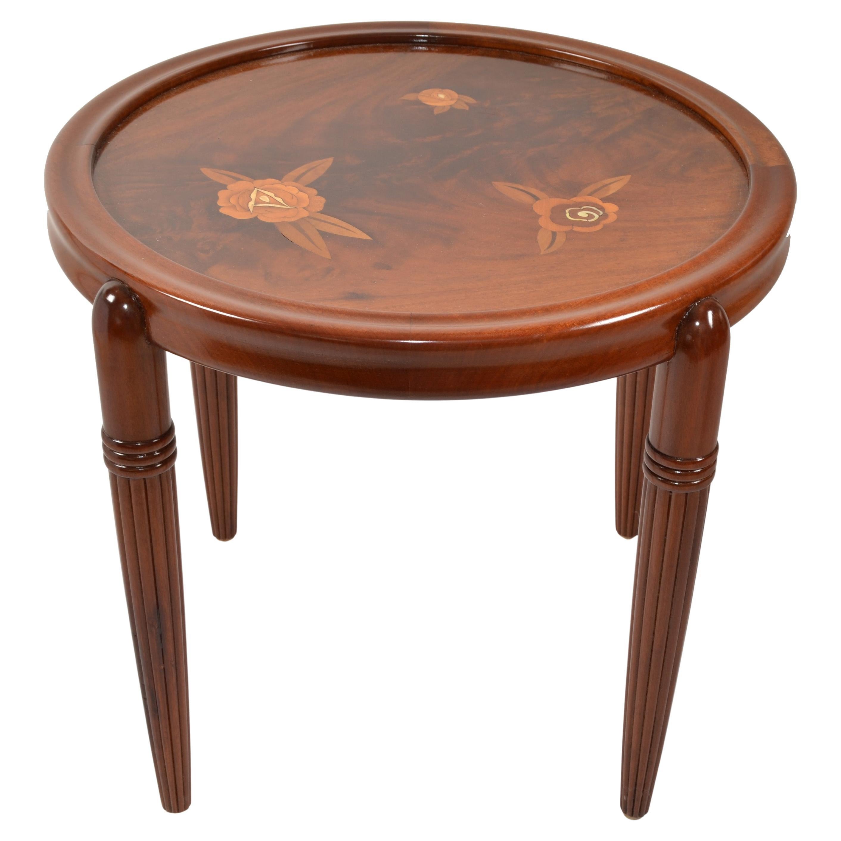 30er Jahre Art Deco Französisch Jules Leleu Runde Intarsien Mahagoni Couchtisch verjüngte Beine im Angebot