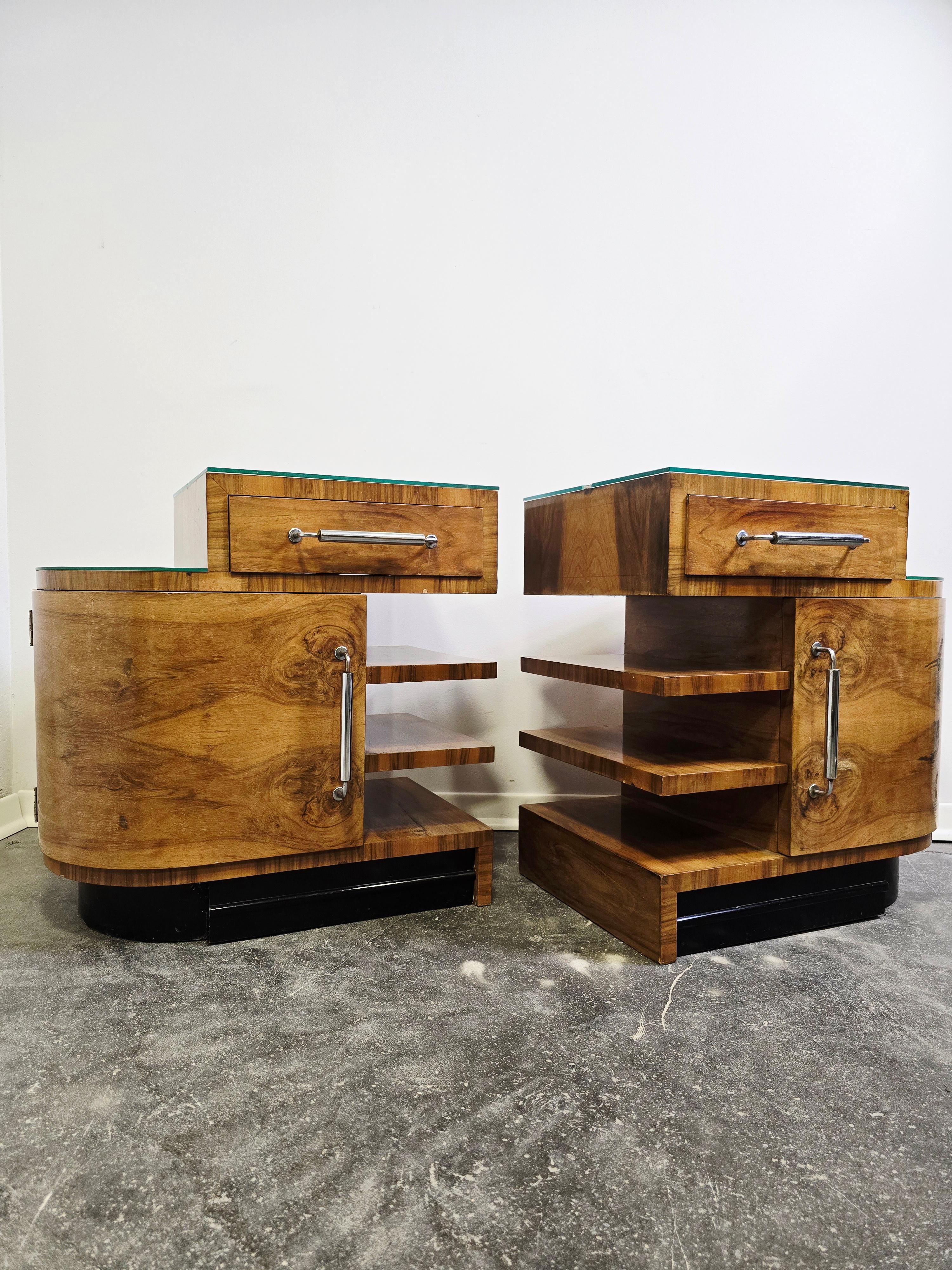 Slovène Tables de nuit Art Déco années 30 en vente