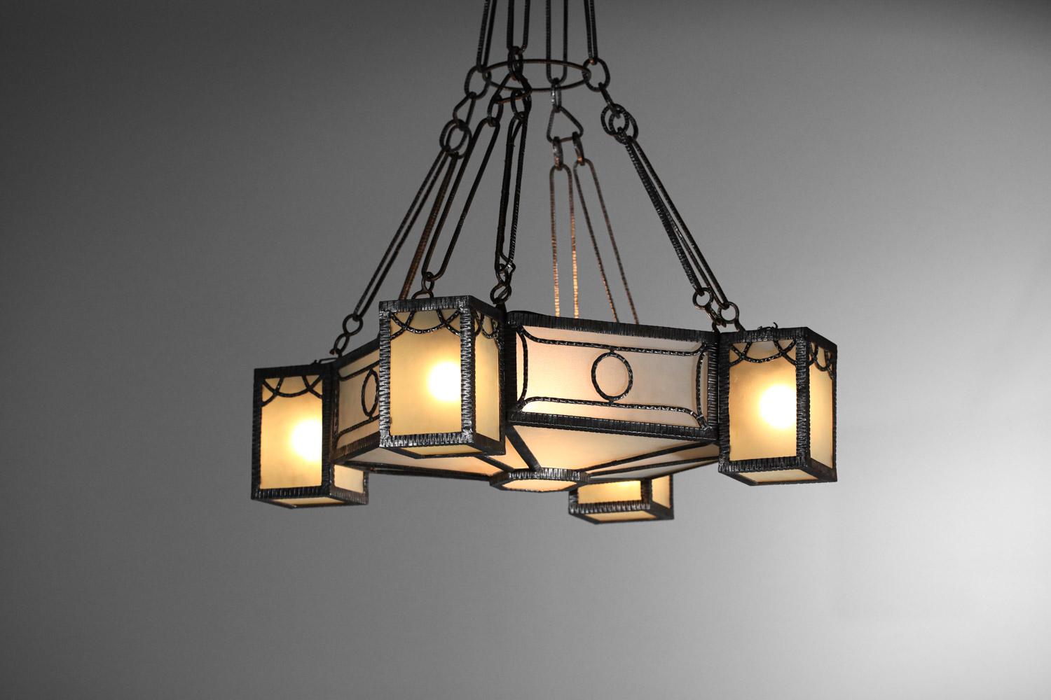 30's art deco wrought iron and geometric frosted glass chandelier French design  In Good Condition For Sale In Lyon, FR