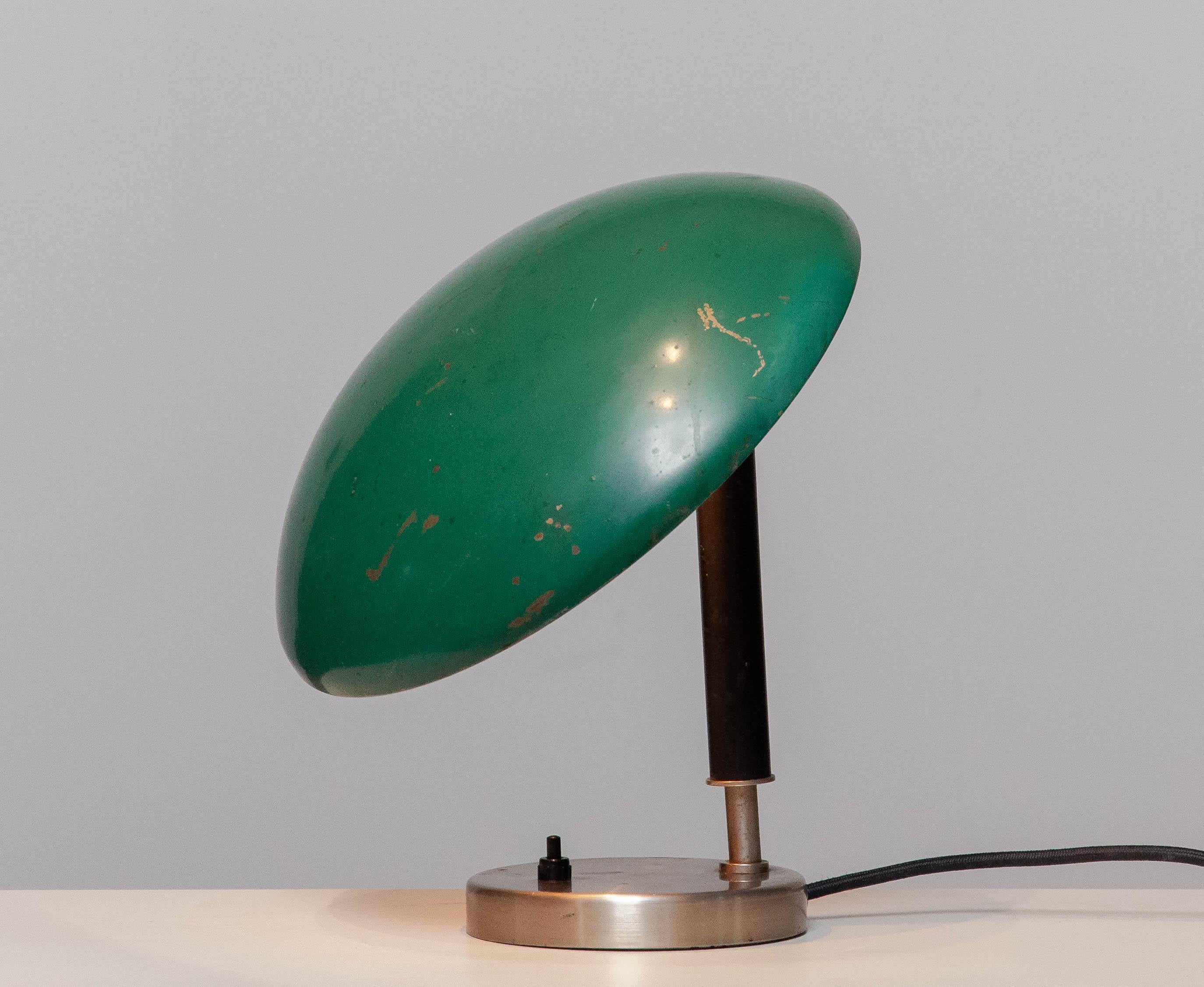 30's Green and Metal Desk Lamp / Table Lamp by Harald Notini for Arvid Böhlmarks For Sale 1