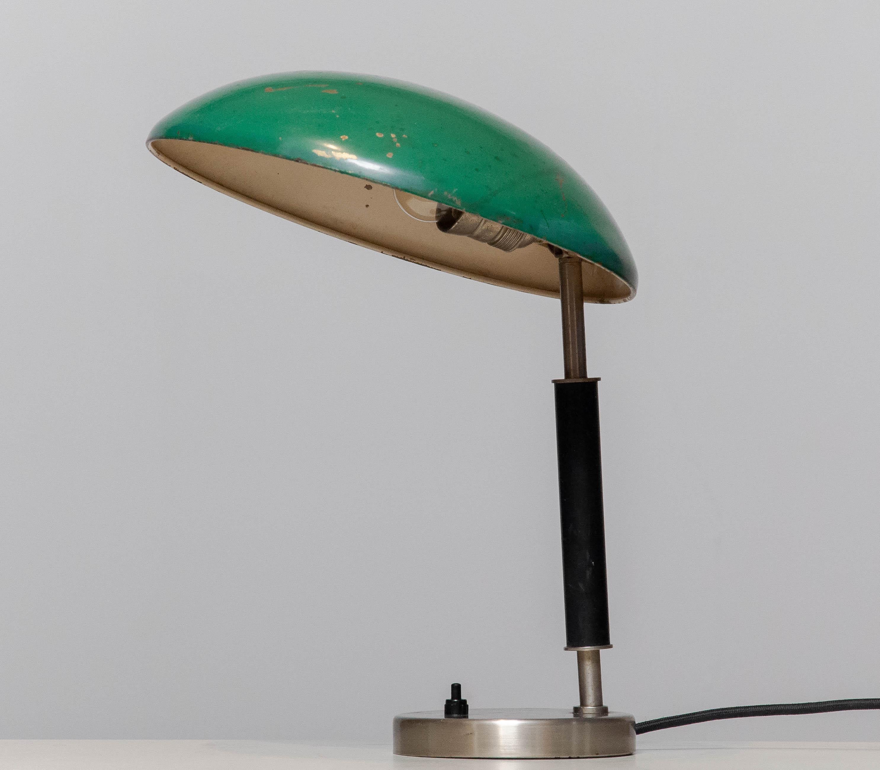 30's Green and Metal Desk Lamp / Table Lamp by Harald Notini for Arvid Böhlmarks For Sale 2